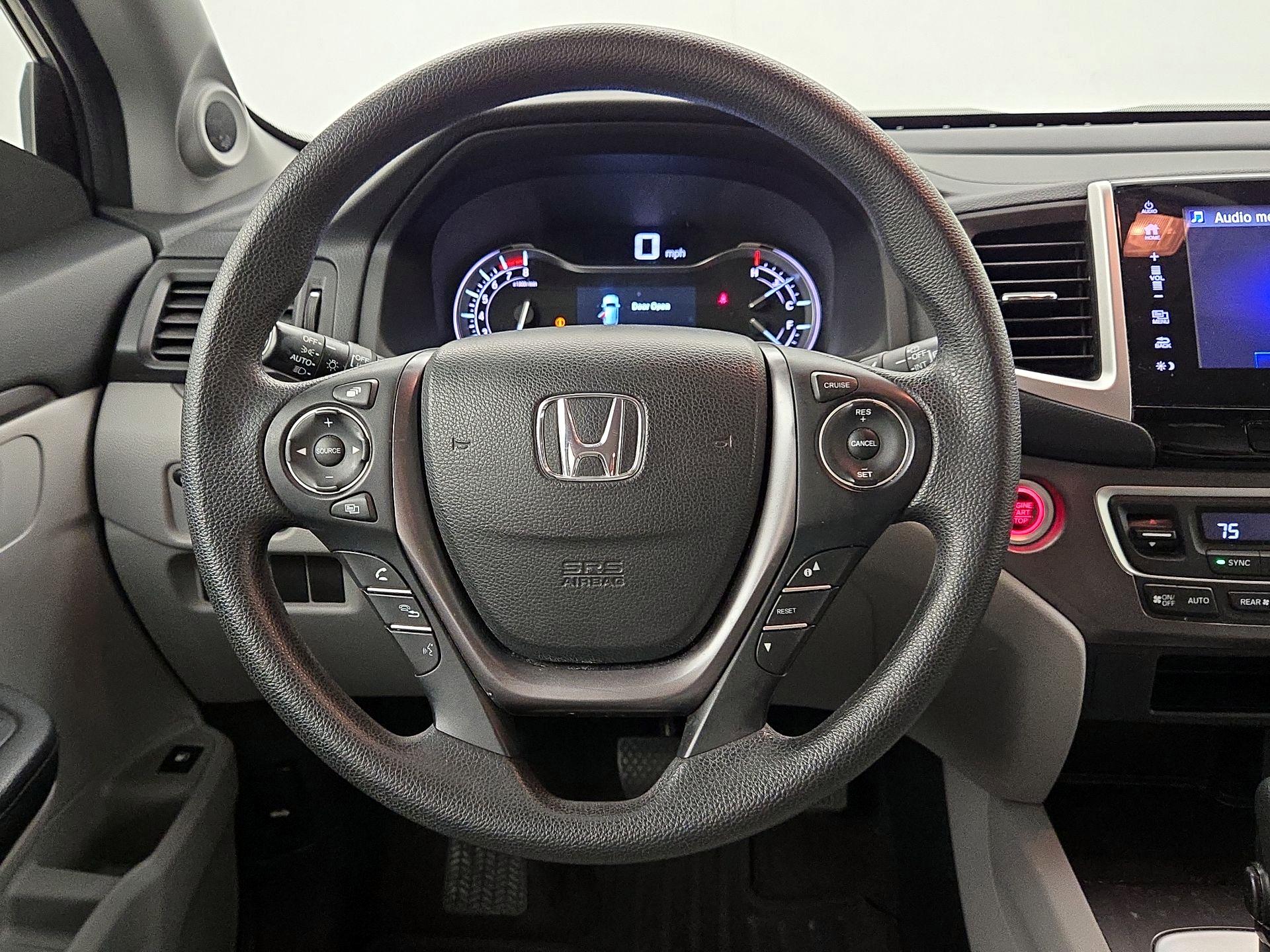 Thumbnail: 2017 Honda Pilot - 10