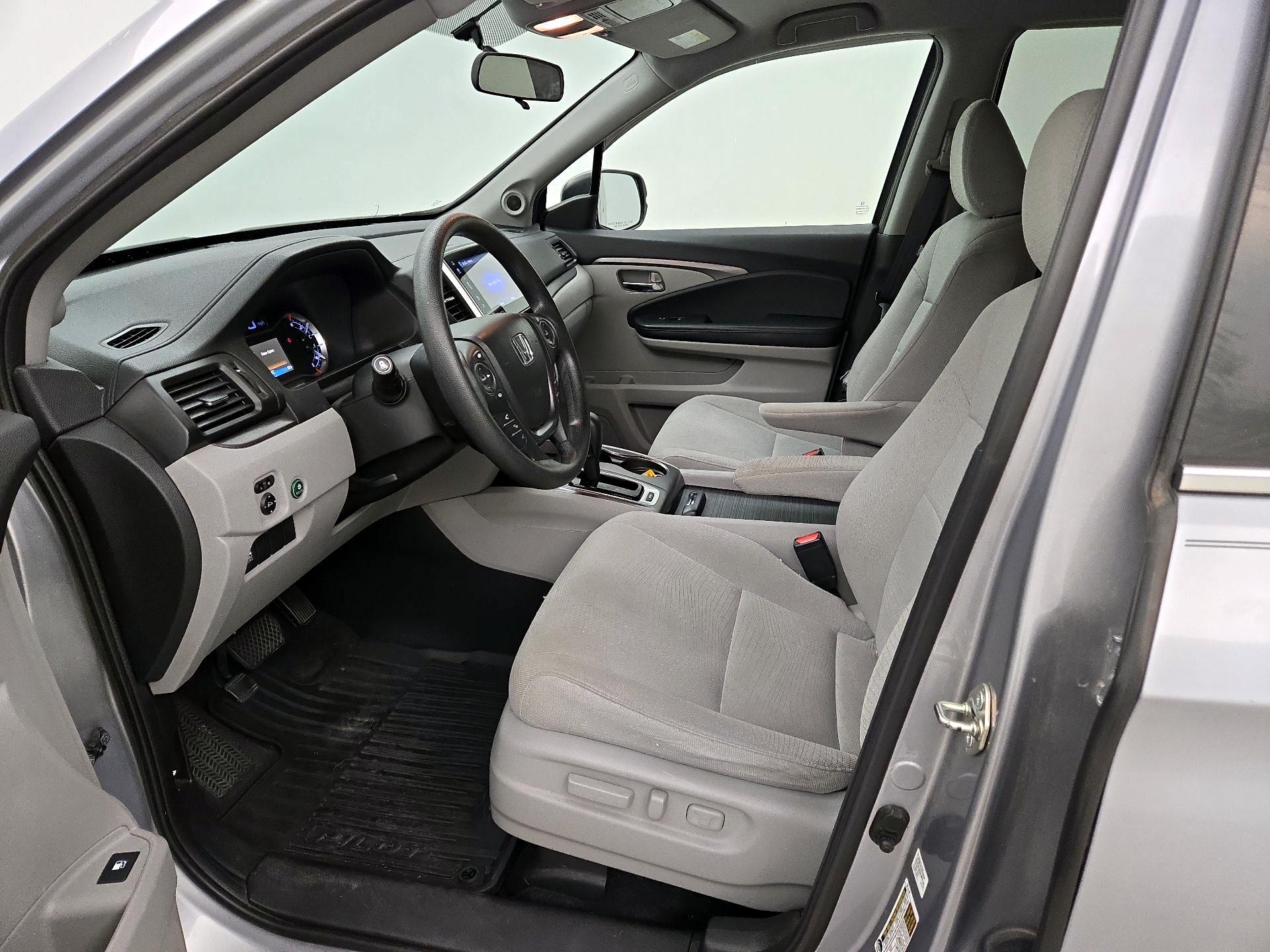 Thumbnail: 2017 Honda Pilot - 11