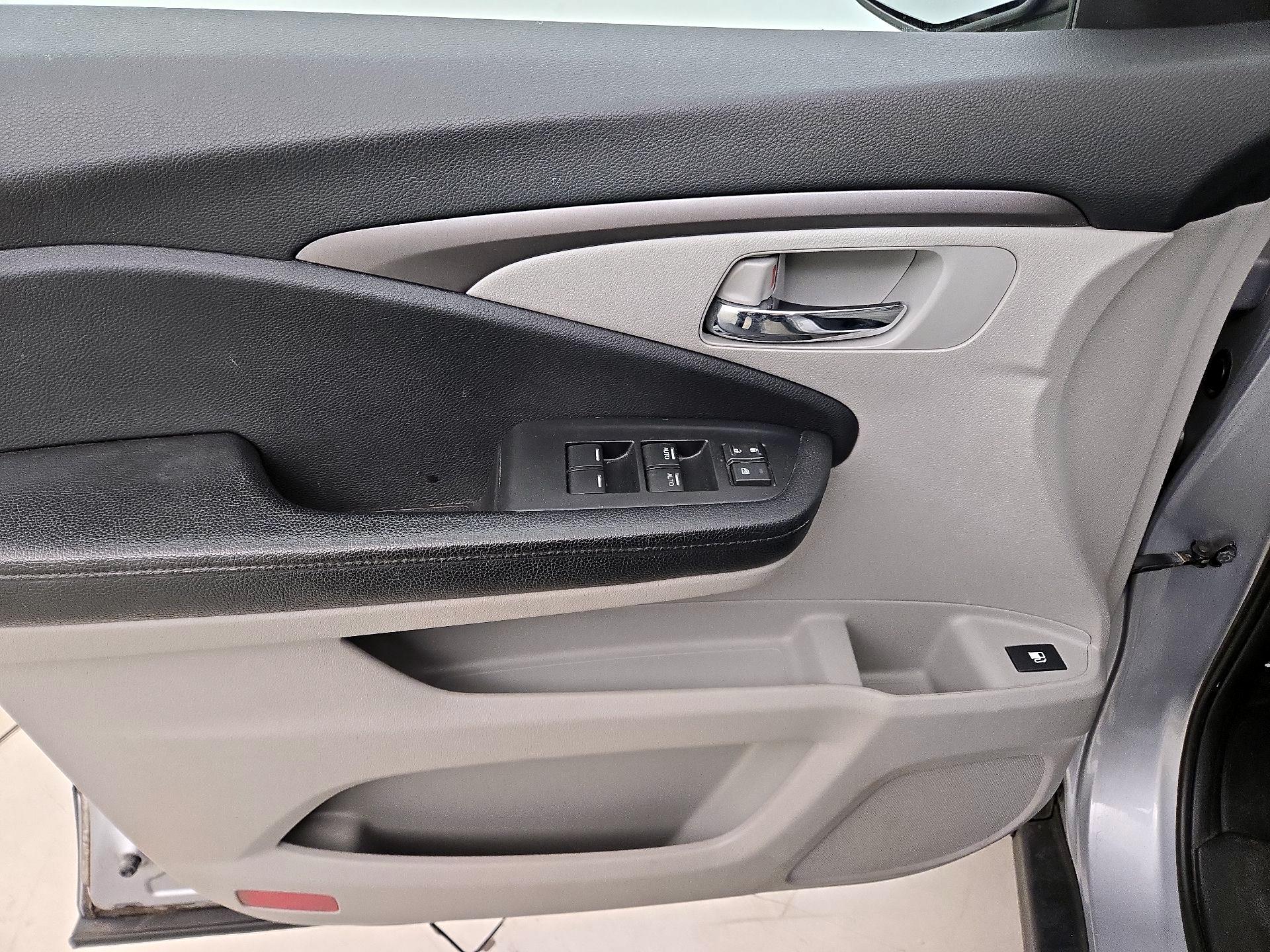 Thumbnail: 2017 Honda Pilot - 12