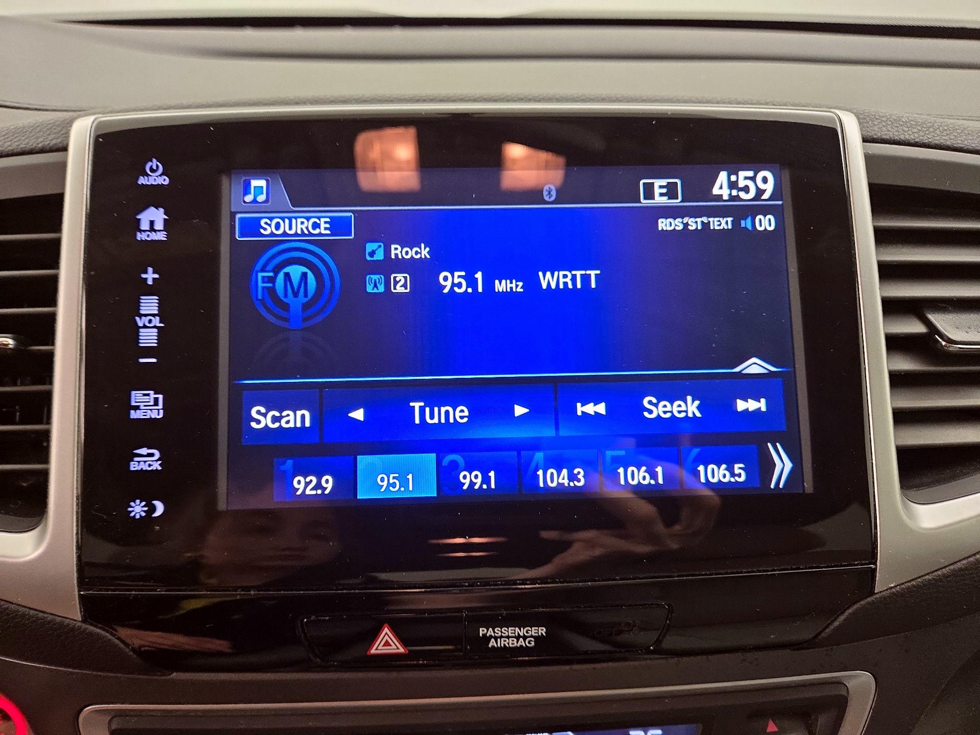 Thumbnail: 2017 Honda Pilot - 15