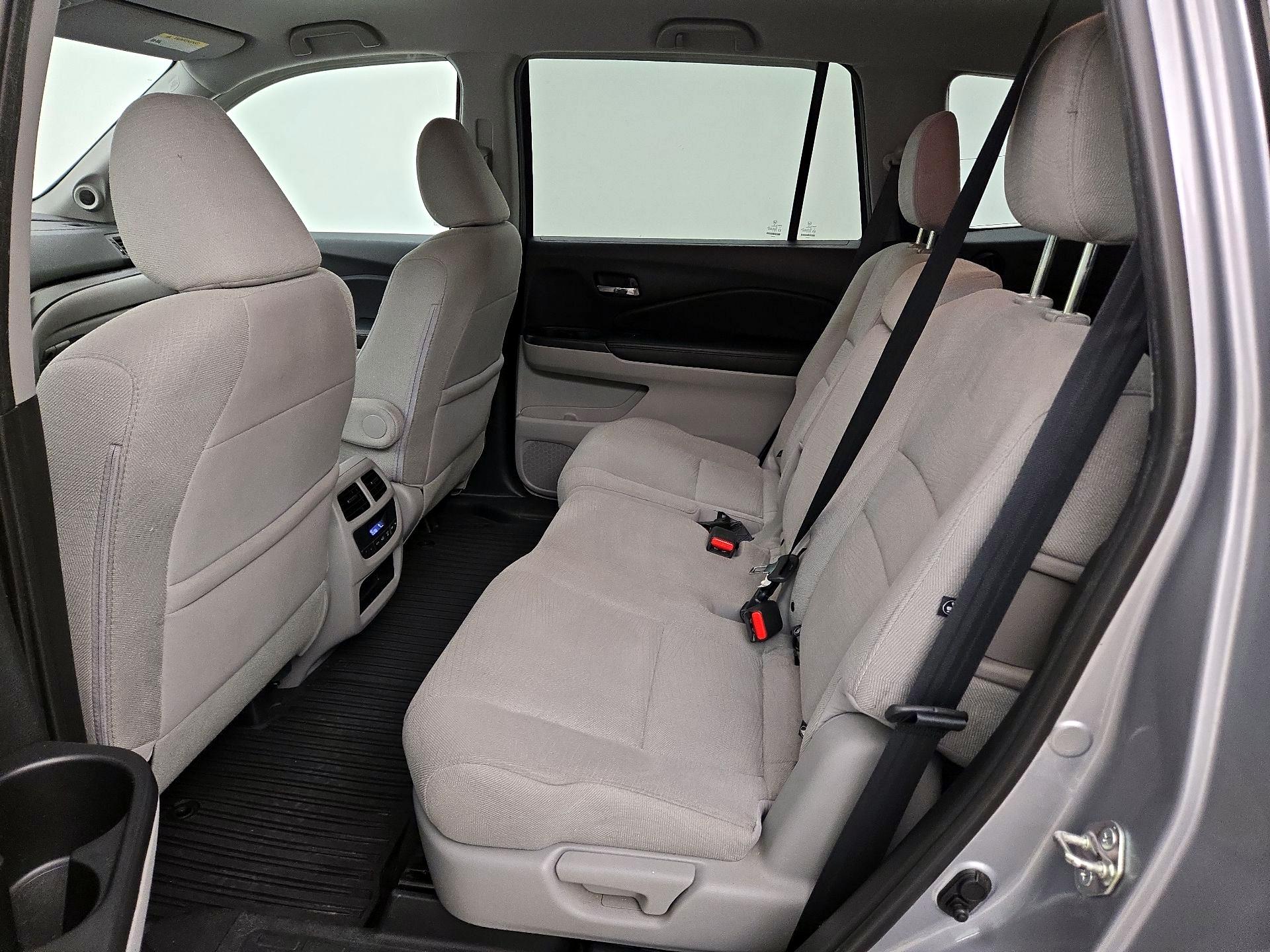 Thumbnail: 2017 Honda Pilot - 19