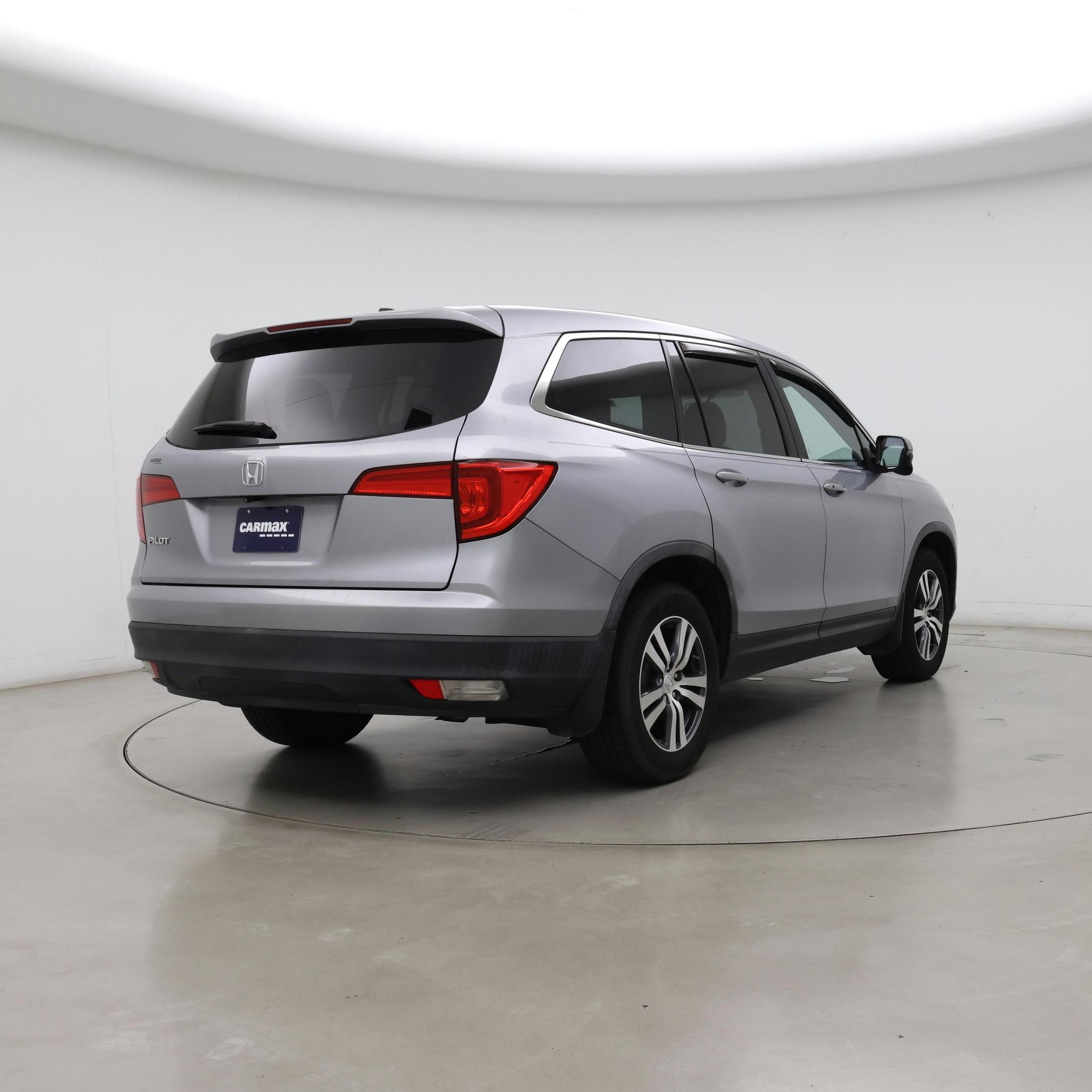 Thumbnail: 2017 Honda Pilot - 8