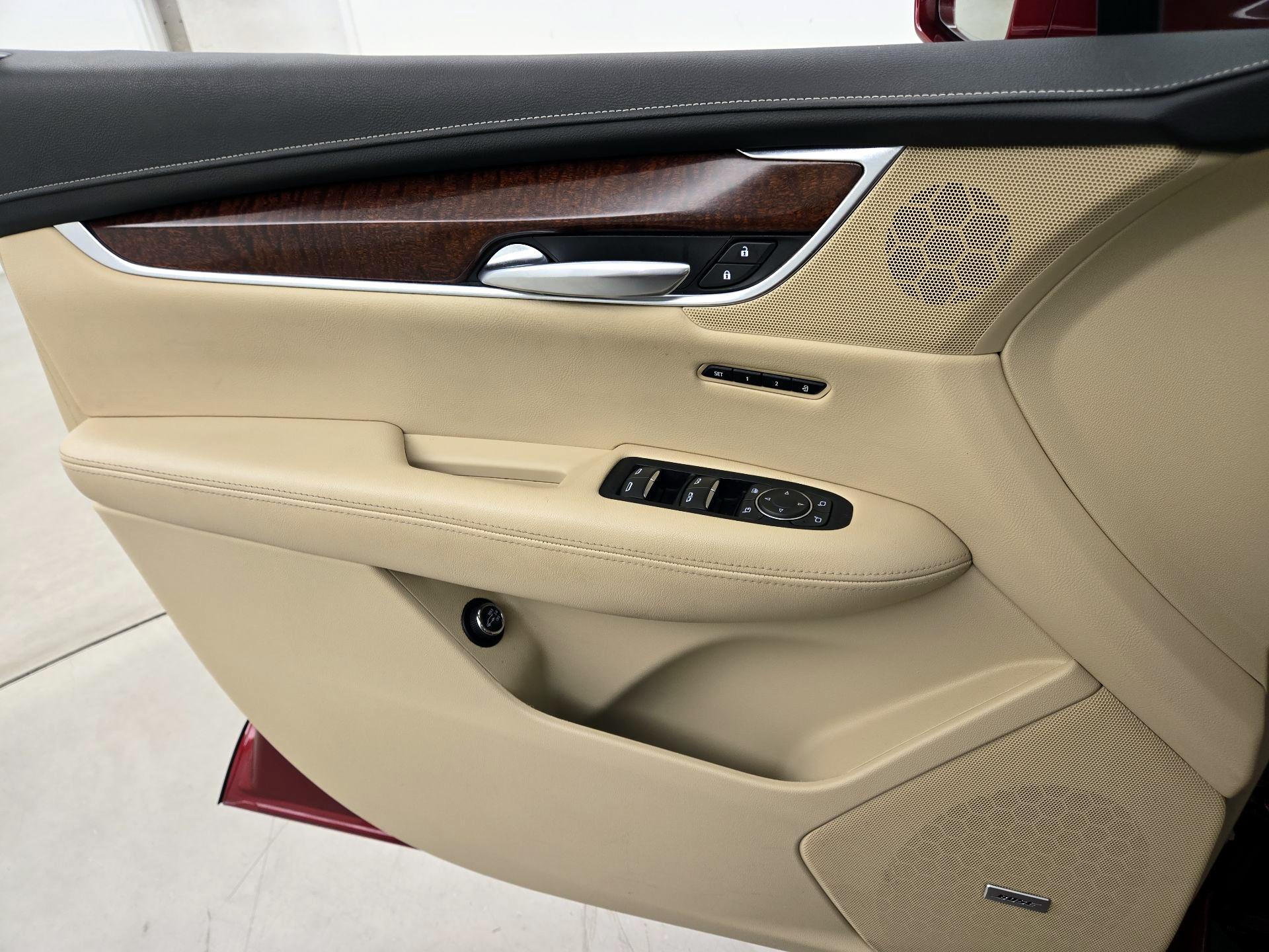 Thumbnail: 2019 Cadillac XT5 - 12