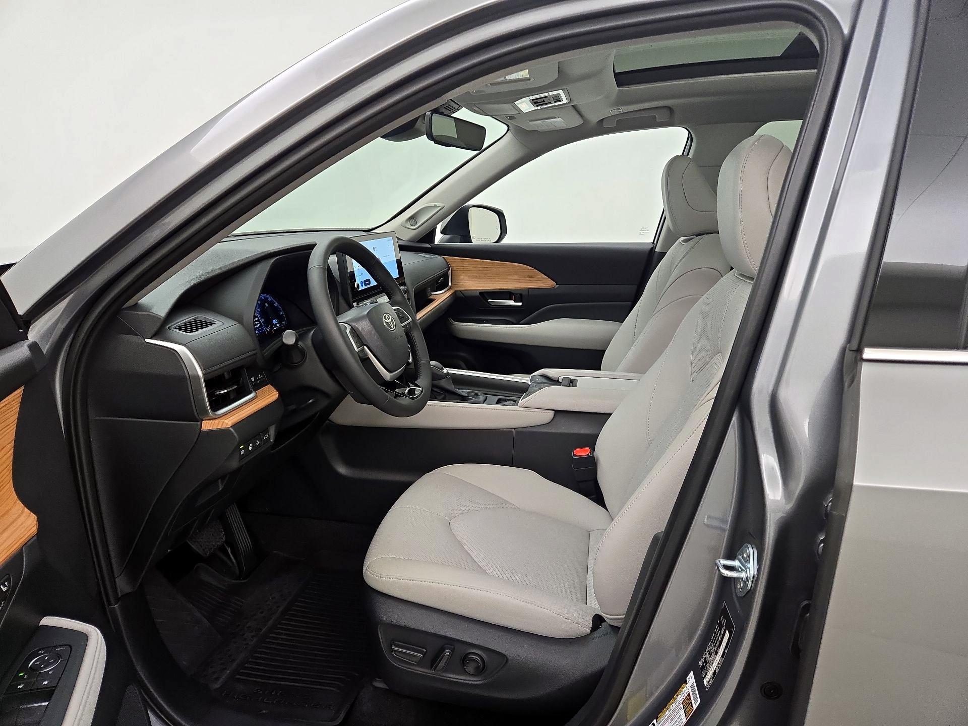 Thumbnail: 2026 Toyota Highlander - 11