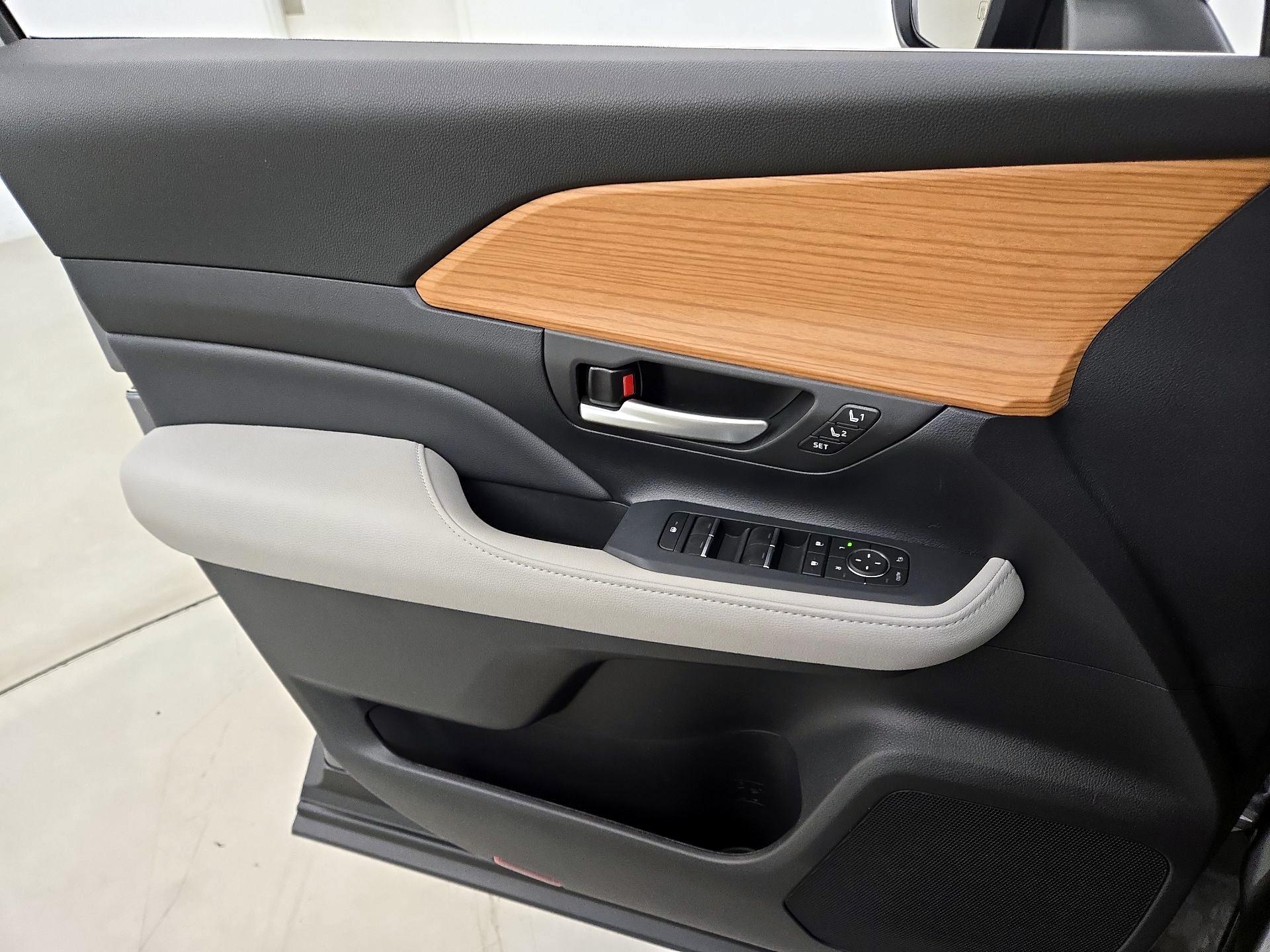 Thumbnail: 2026 Toyota Highlander - 12