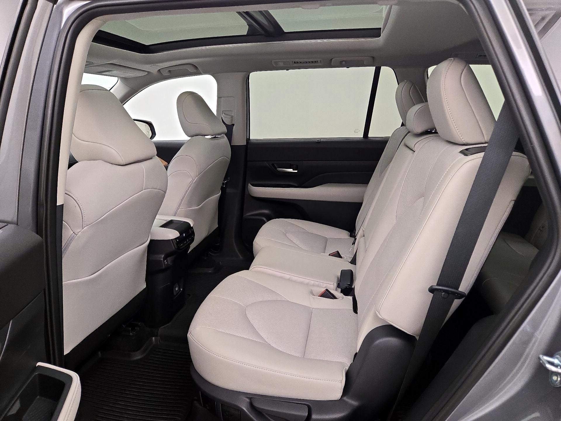 Thumbnail: 2026 Toyota Highlander - 20