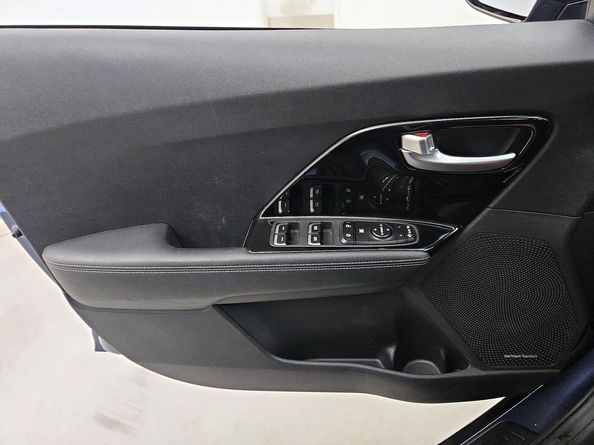 Thumbnail: 2022 Kia Niro - 12