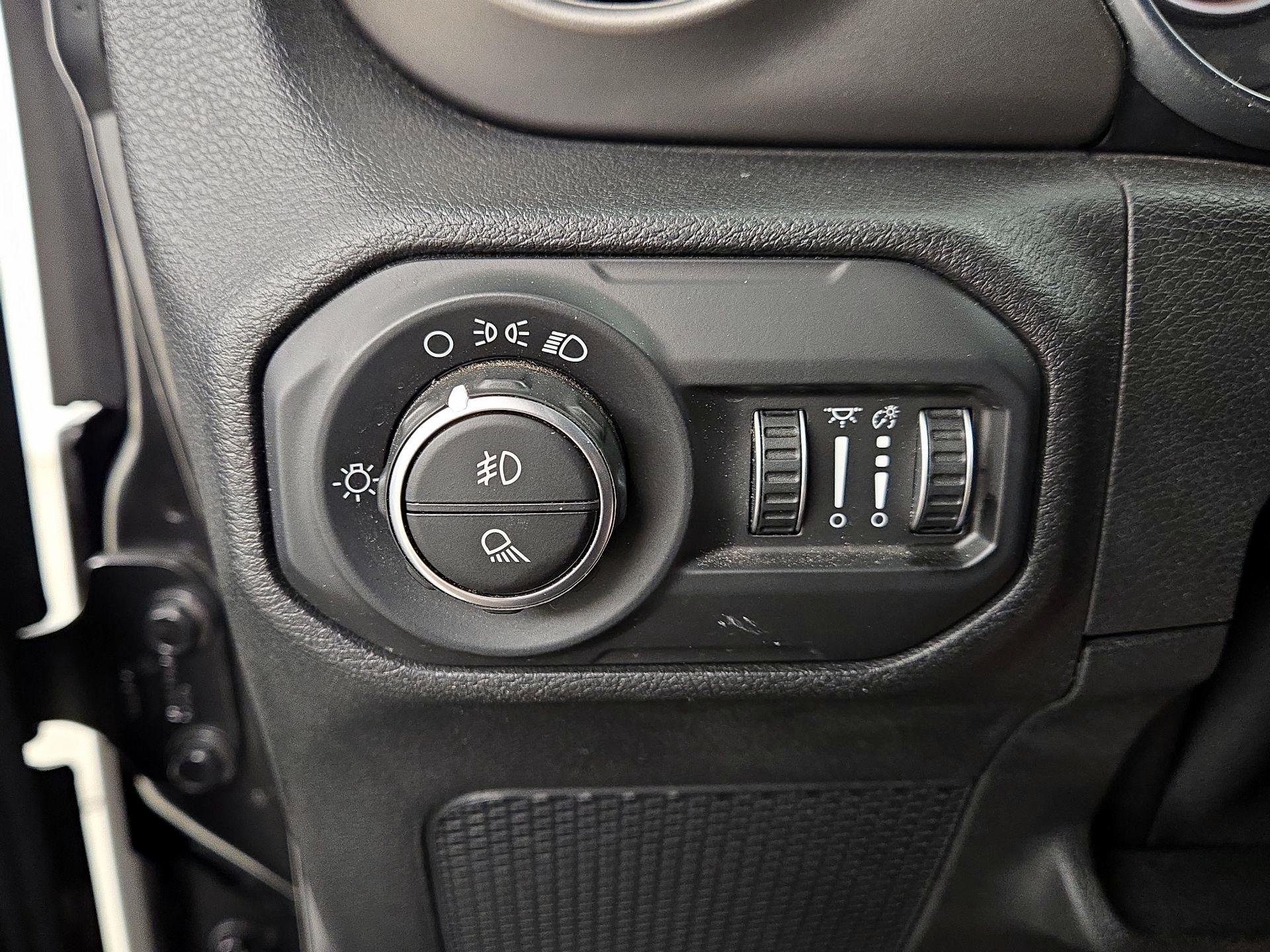 Thumbnail: 2021 Jeep Gladiator - 13