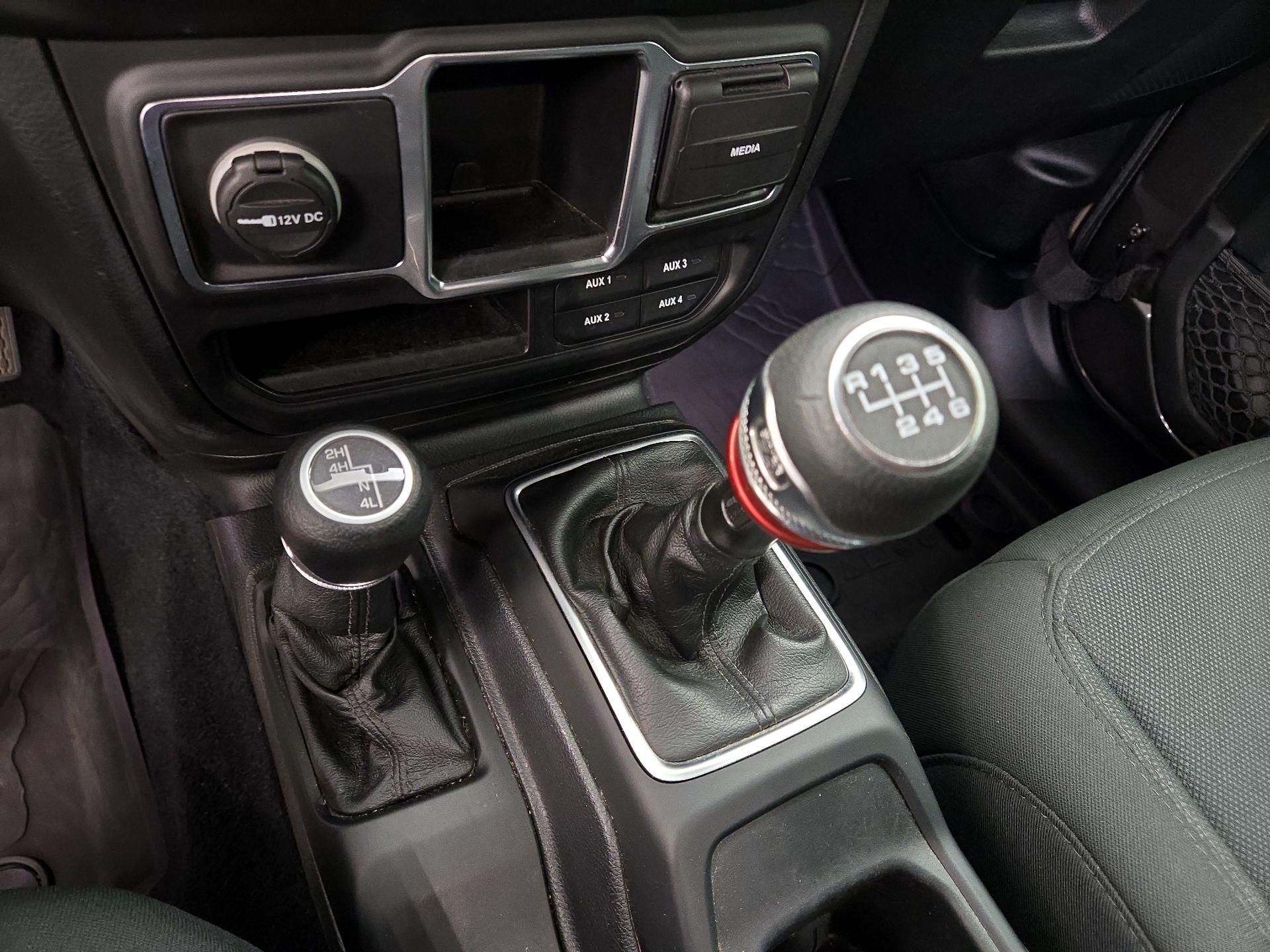 Thumbnail: 2021 Jeep Gladiator - 17