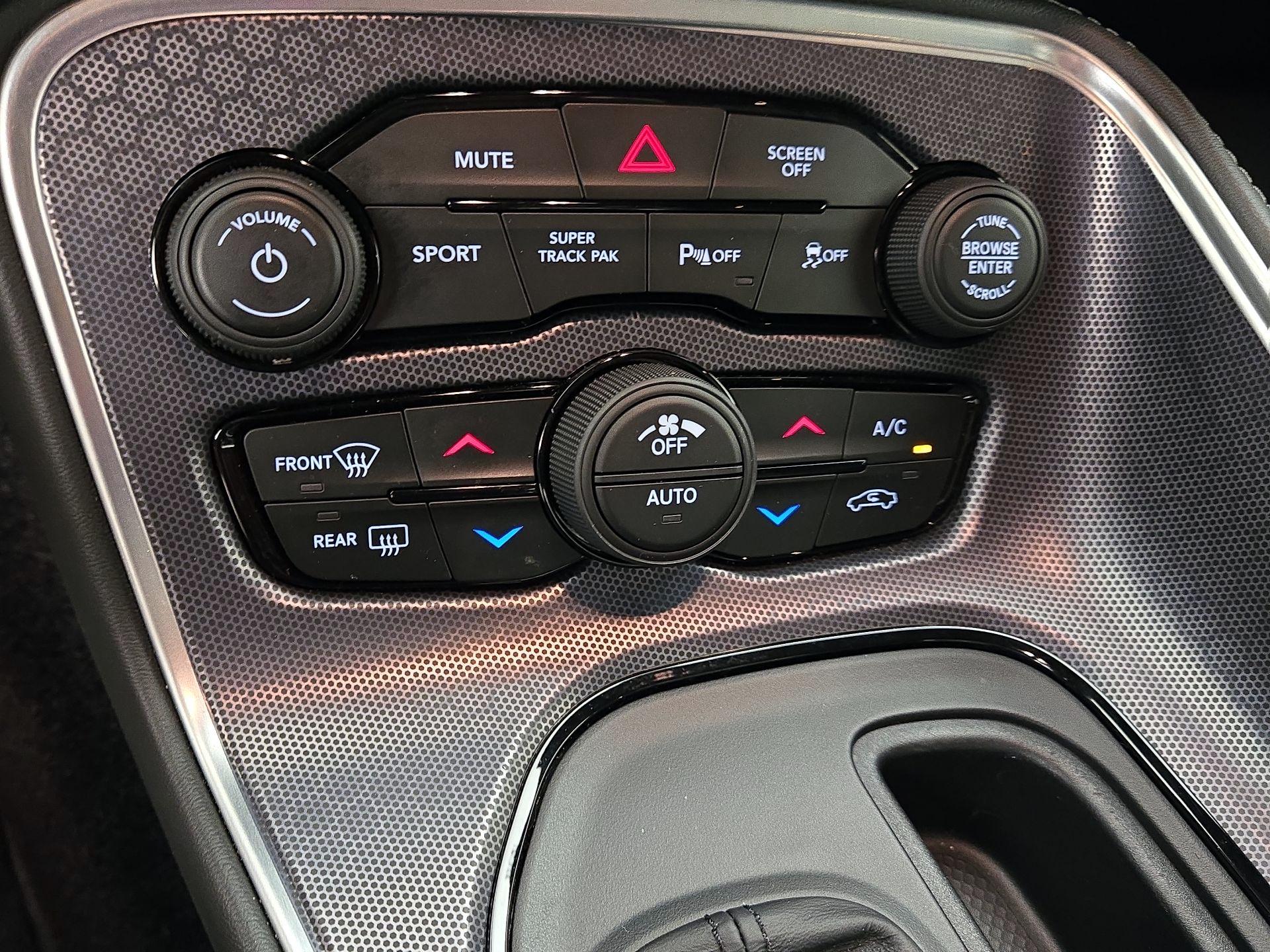 Thumbnail: 2017 Dodge Challenger - 16