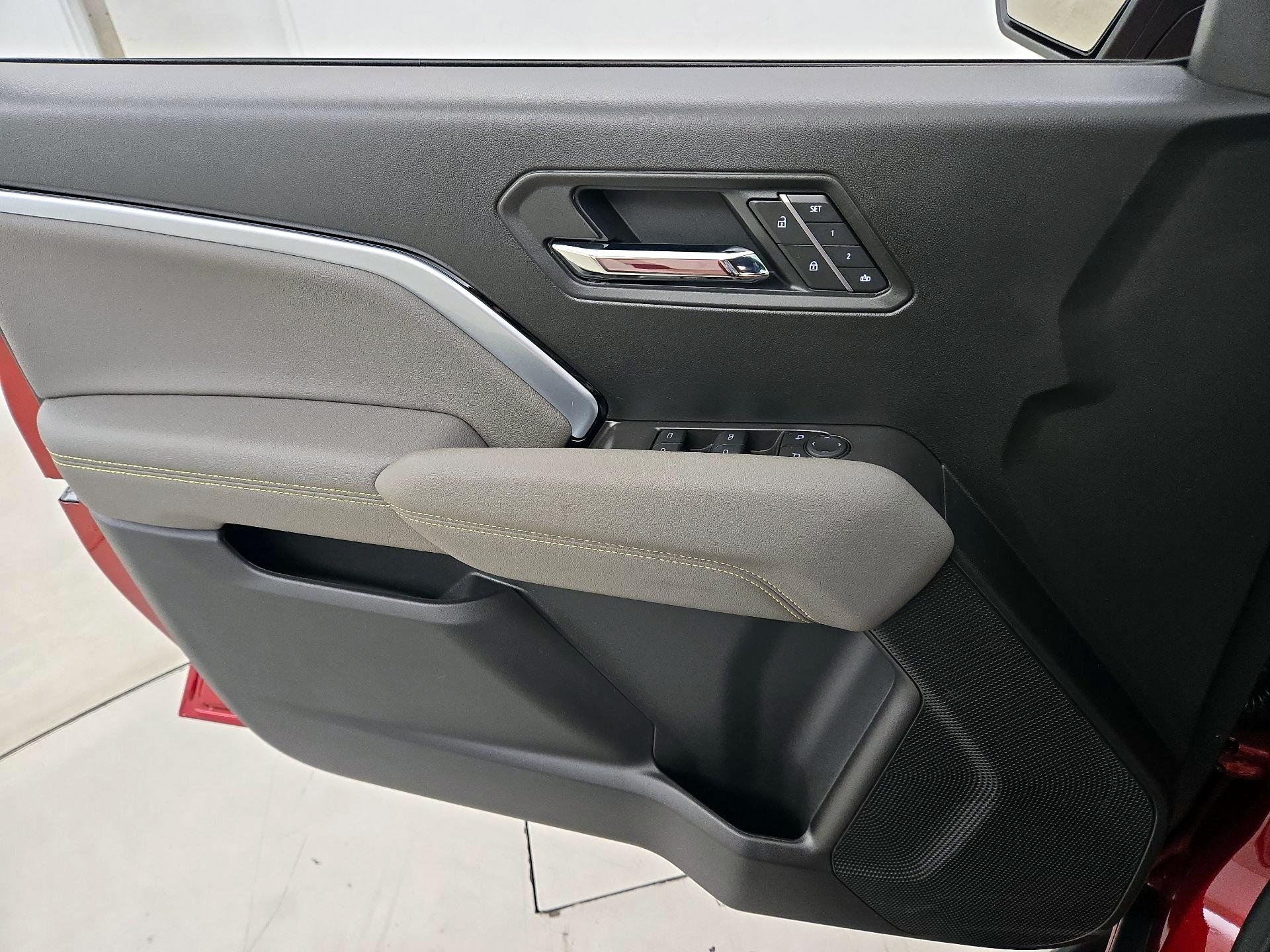 Thumbnail: 2026 Chevrolet Colorado - 12