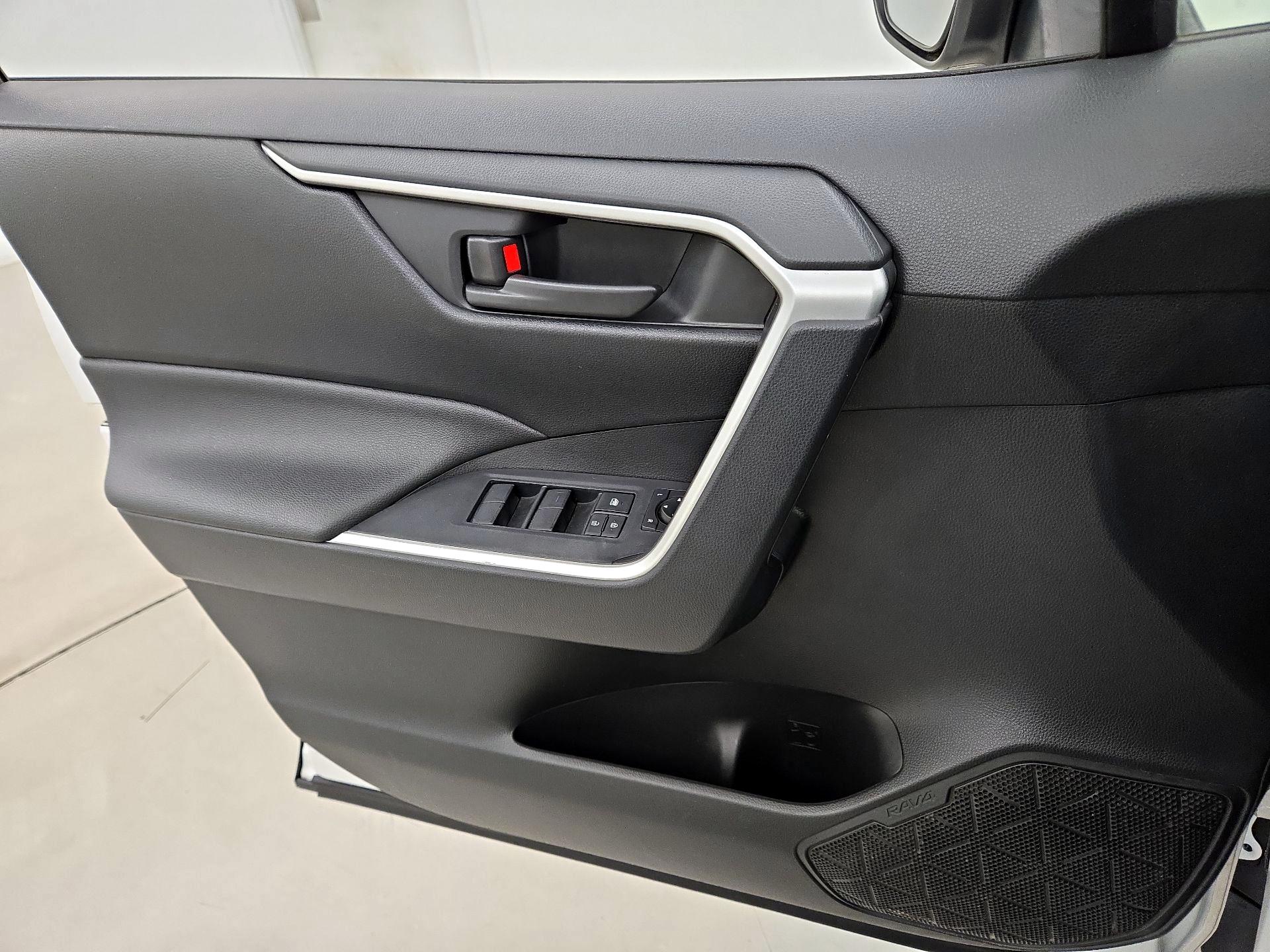 Thumbnail: 2019 Toyota RAV4 - 12