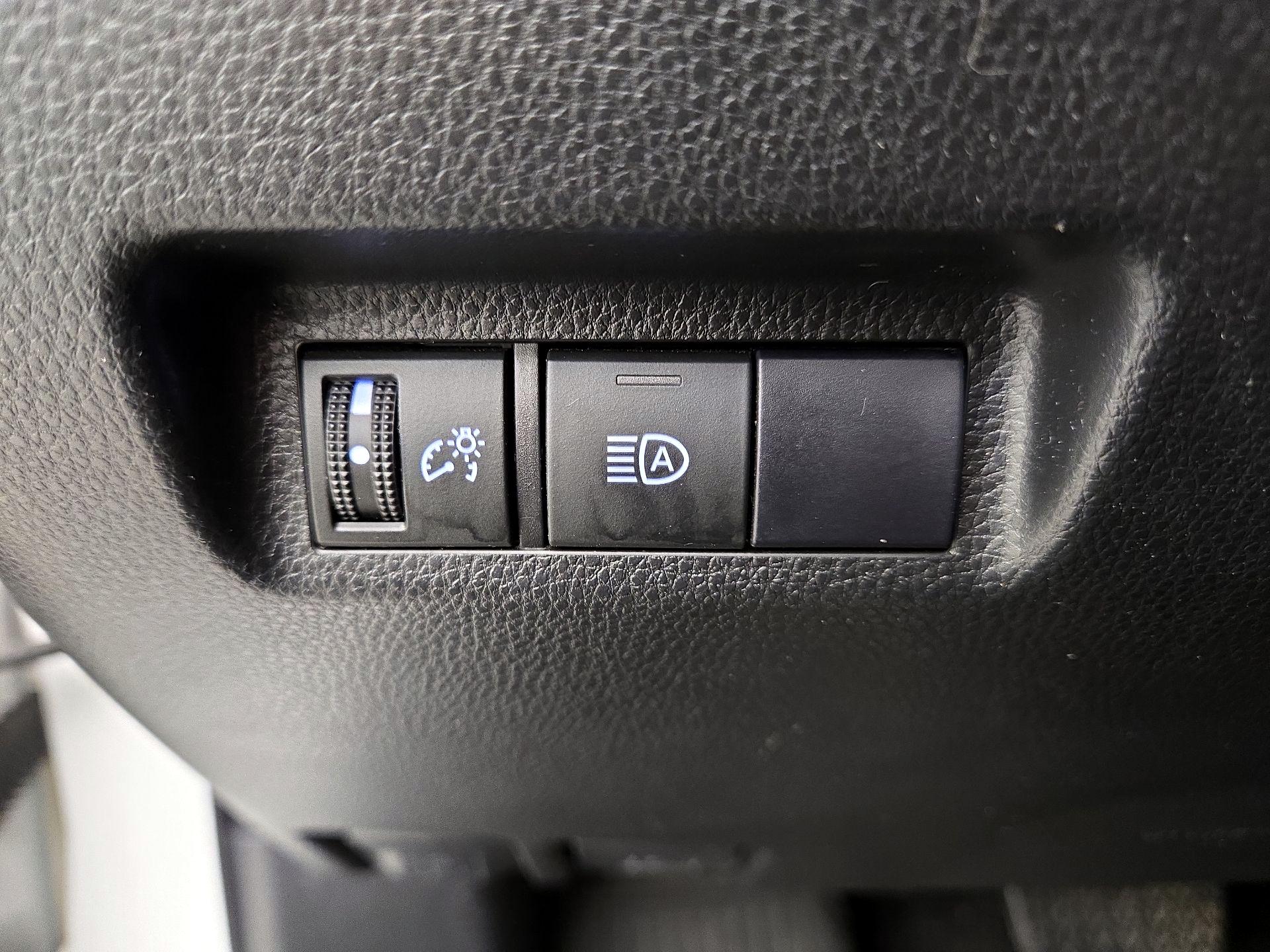 Thumbnail: 2019 Toyota RAV4 - 13