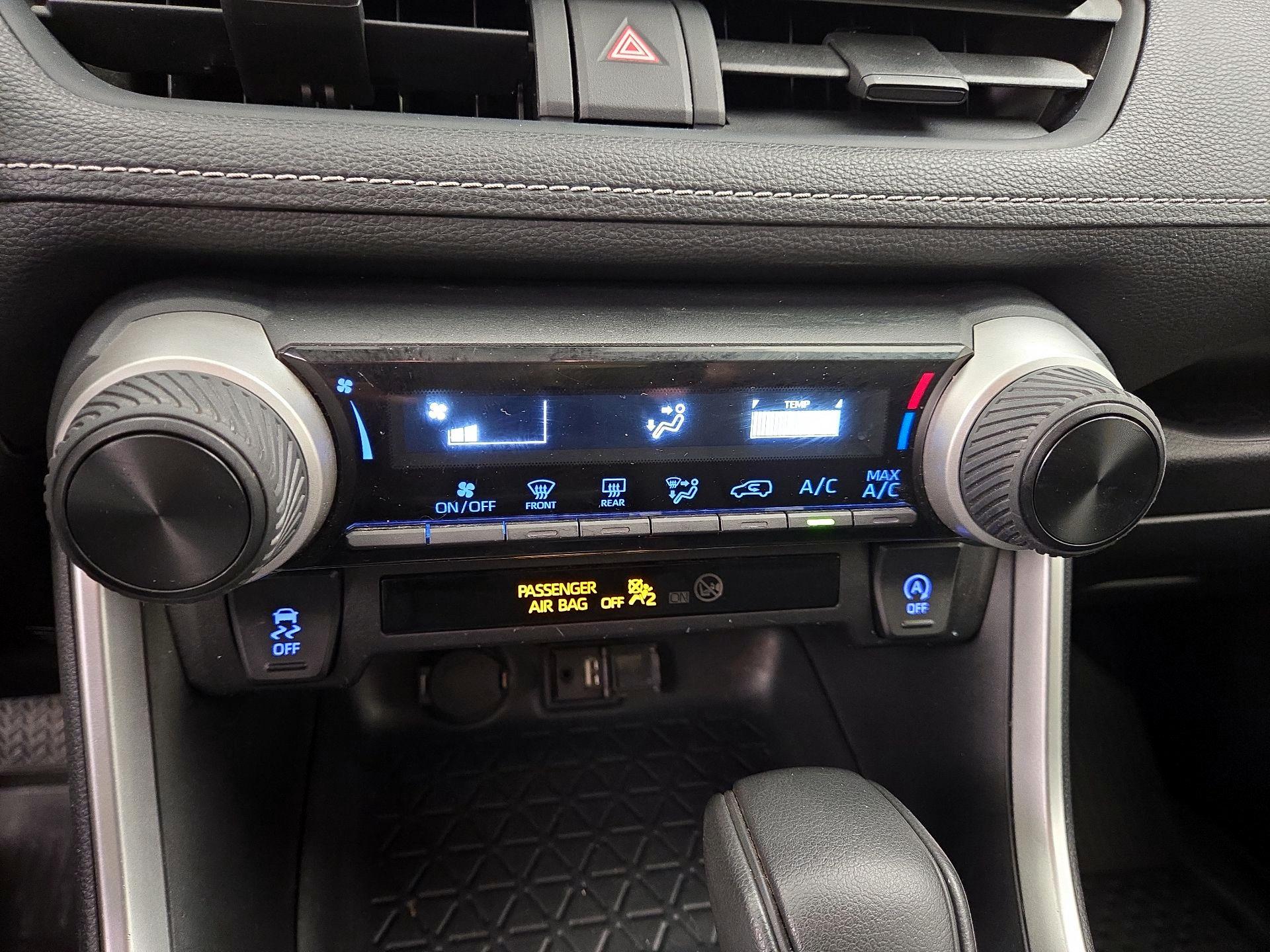 Thumbnail: 2019 Toyota RAV4 - 16