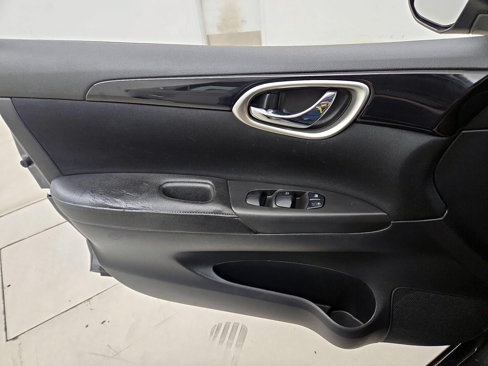 Thumbnail: 2019 Nissan Sentra - 12