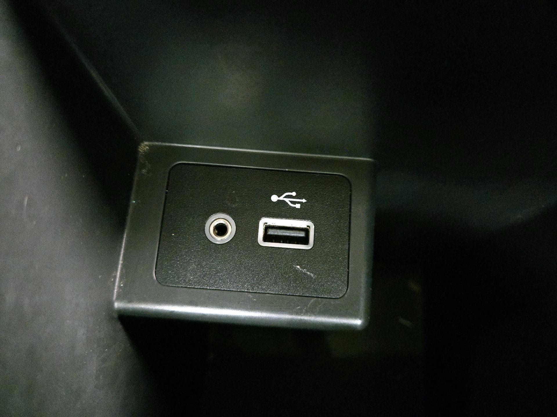 Thumbnail: 2019 Nissan Sentra - 18