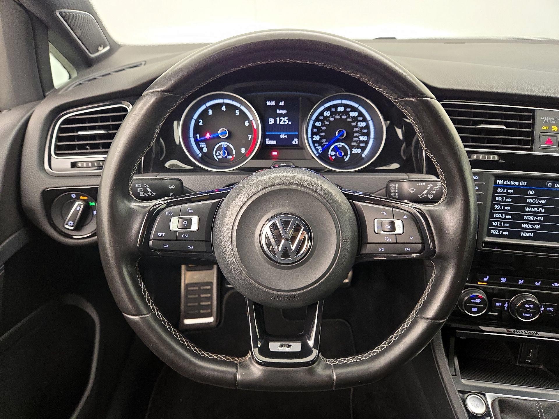 Thumbnail: 2017 Volkswagen Golf - 10