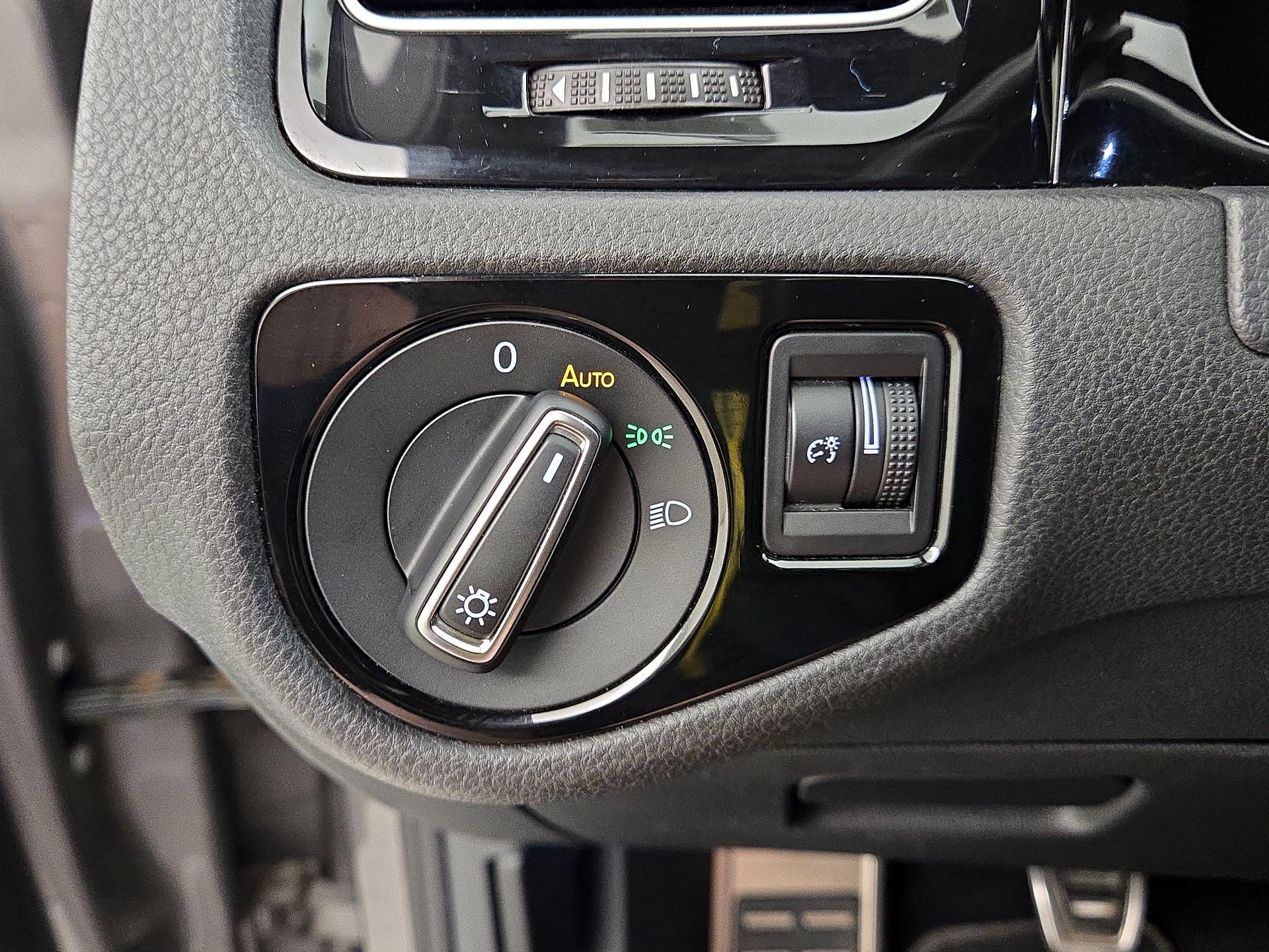 Thumbnail: 2017 Volkswagen Golf - 13