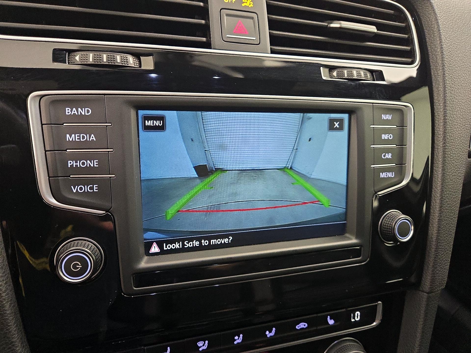 Thumbnail: 2017 Volkswagen Golf - 15