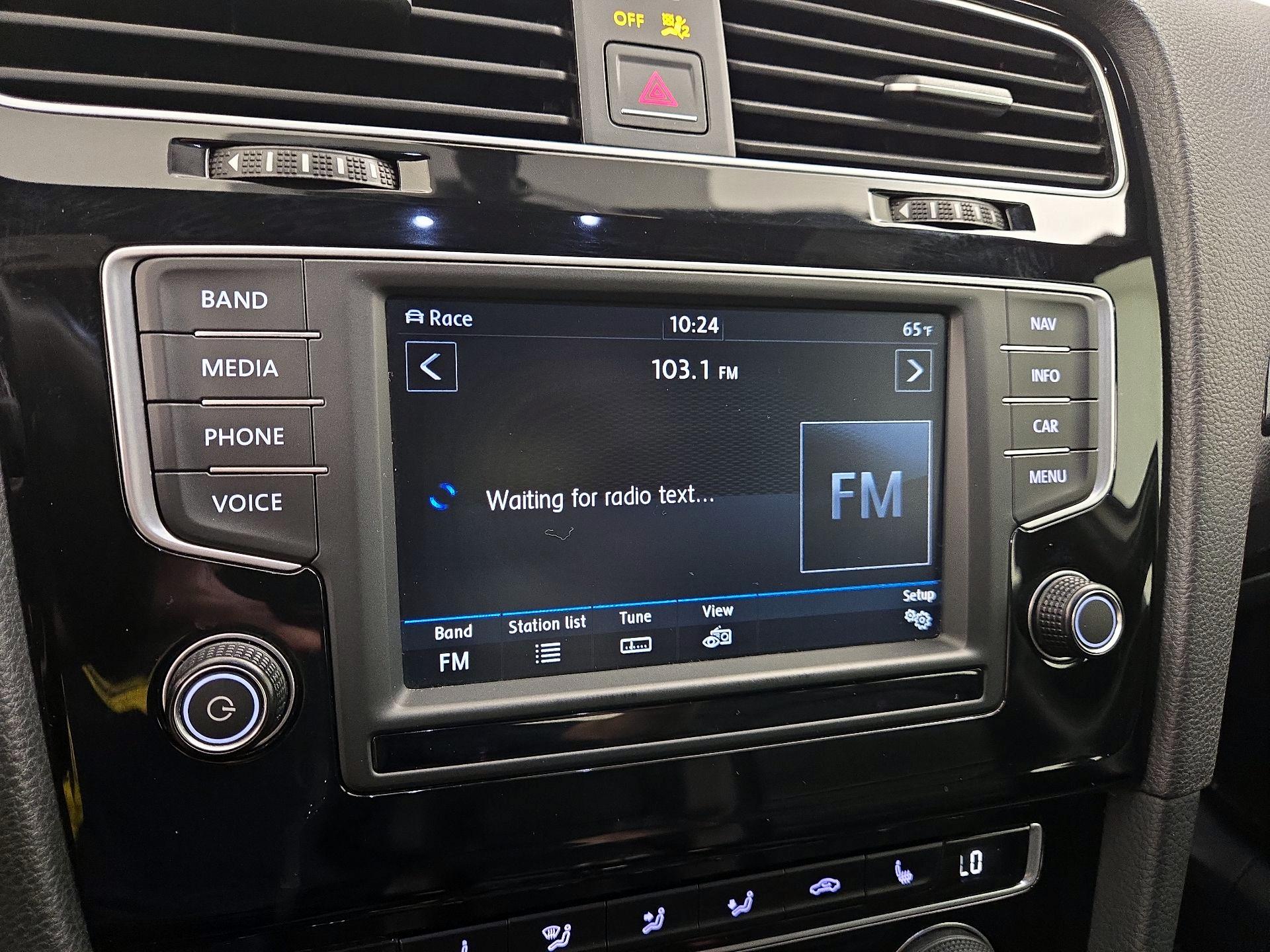 Thumbnail: 2017 Volkswagen Golf - 16