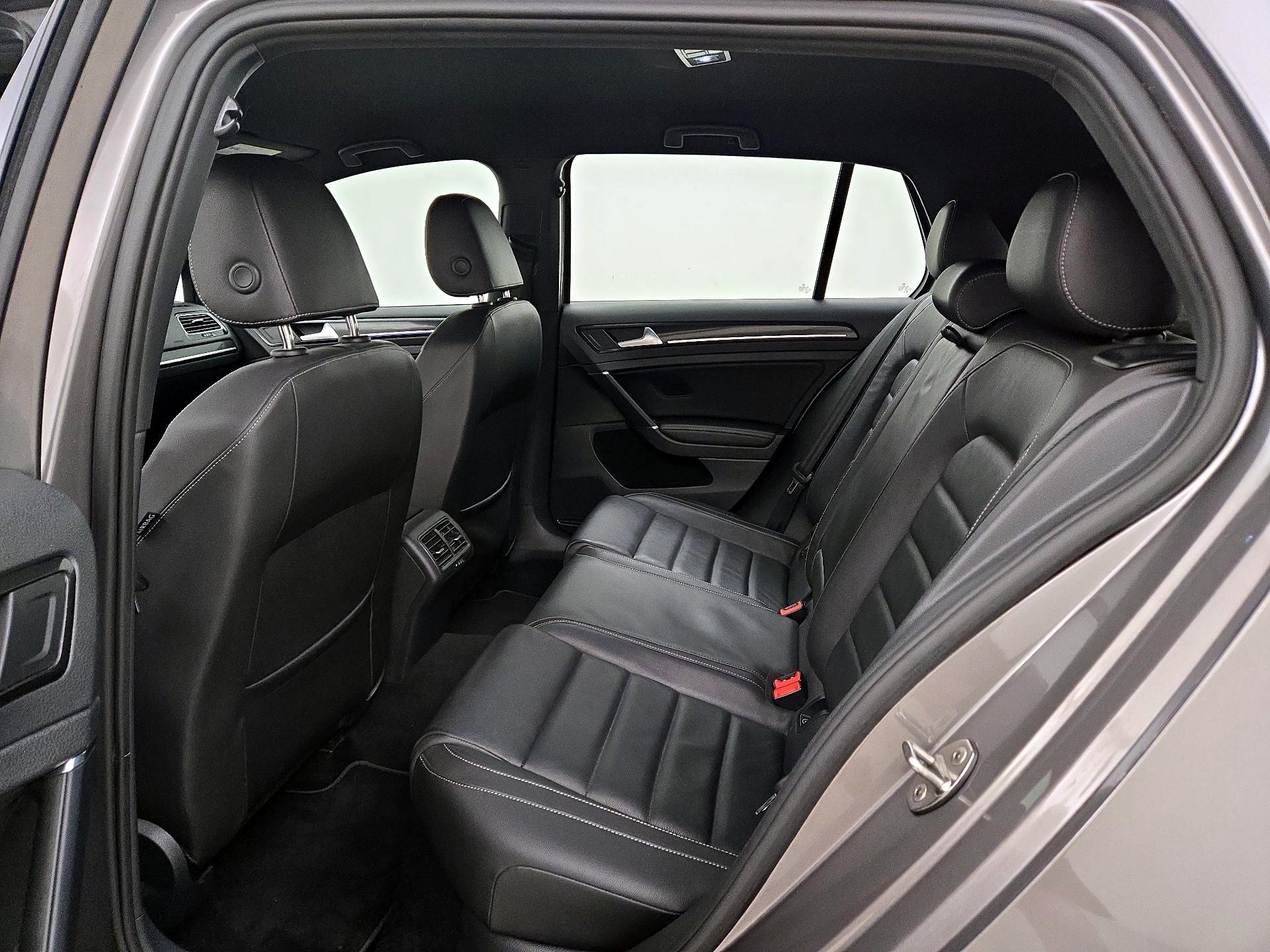 Thumbnail: 2017 Volkswagen Golf - 20