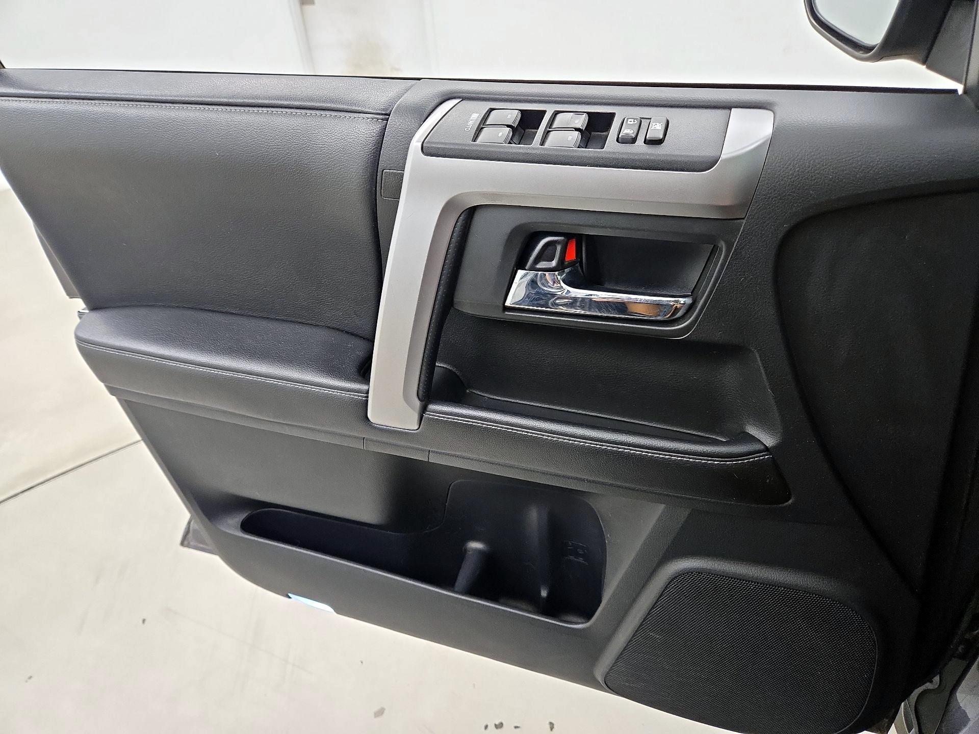 Thumbnail: 2016 Toyota 4Runner - 12