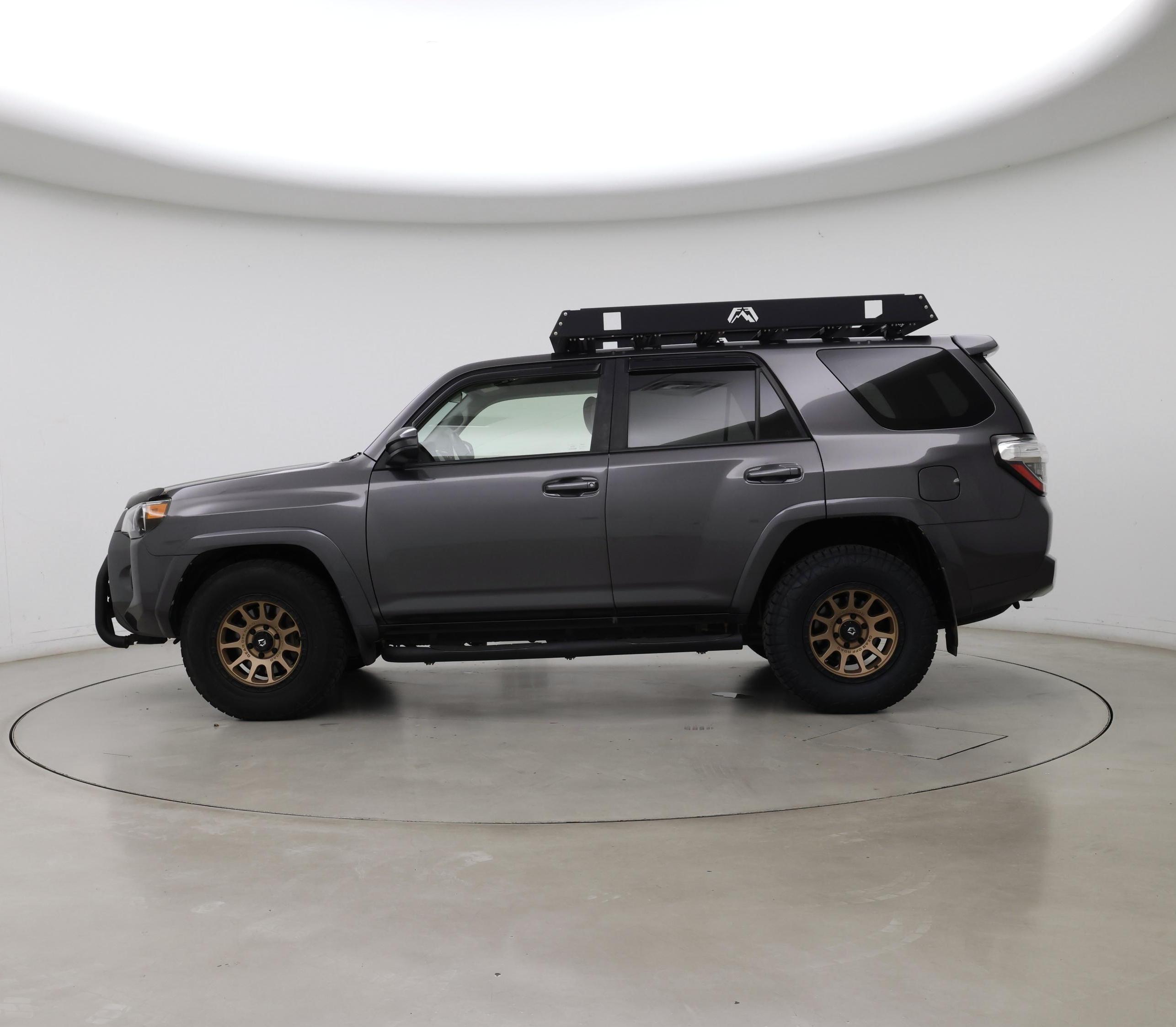 Thumbnail: 2016 Toyota 4Runner - 3