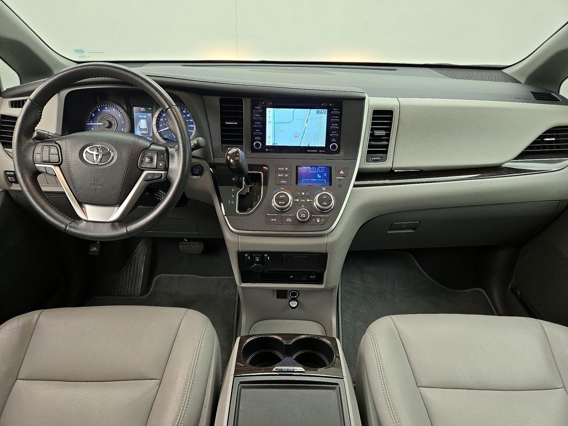 Thumbnail: 2020 Toyota Sienna - 9