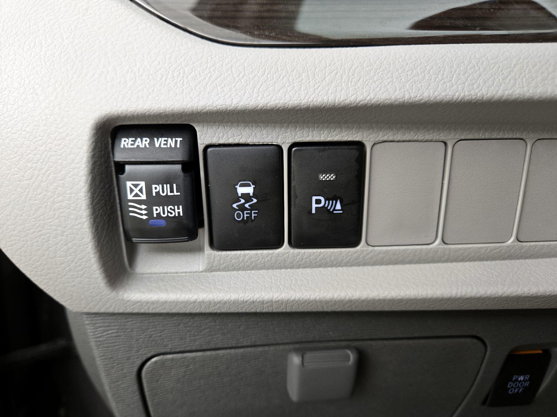 Thumbnail: 2020 Toyota Sienna - 13