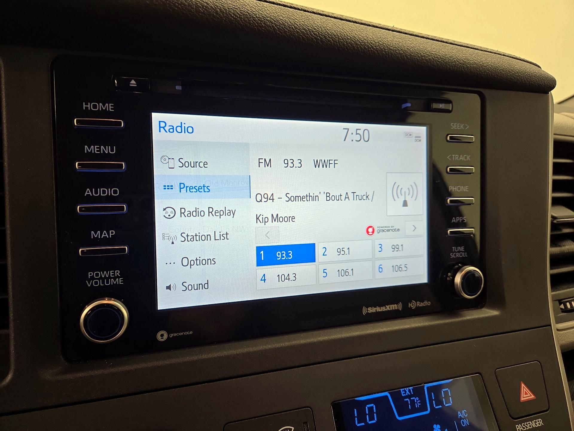 Thumbnail: 2020 Toyota Sienna - 16