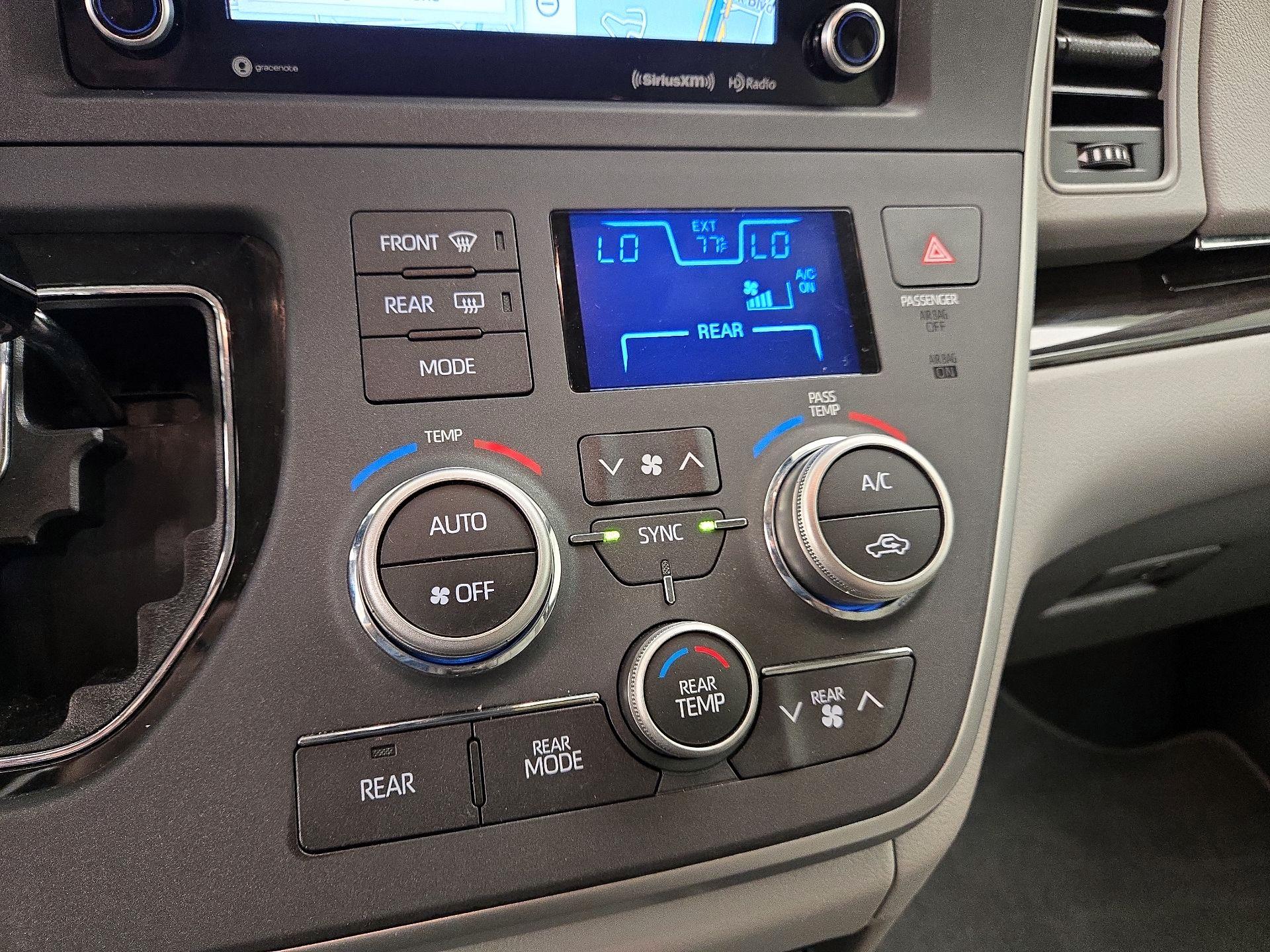 Thumbnail: 2020 Toyota Sienna - 17