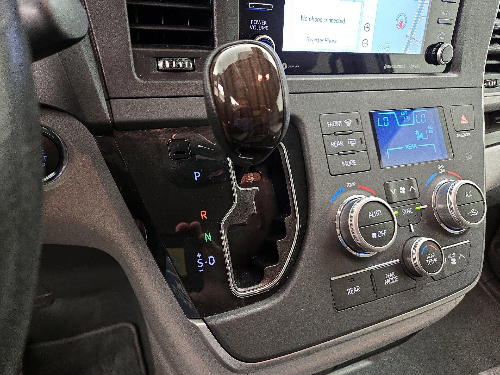 Thumbnail: 2020 Toyota Sienna - 18