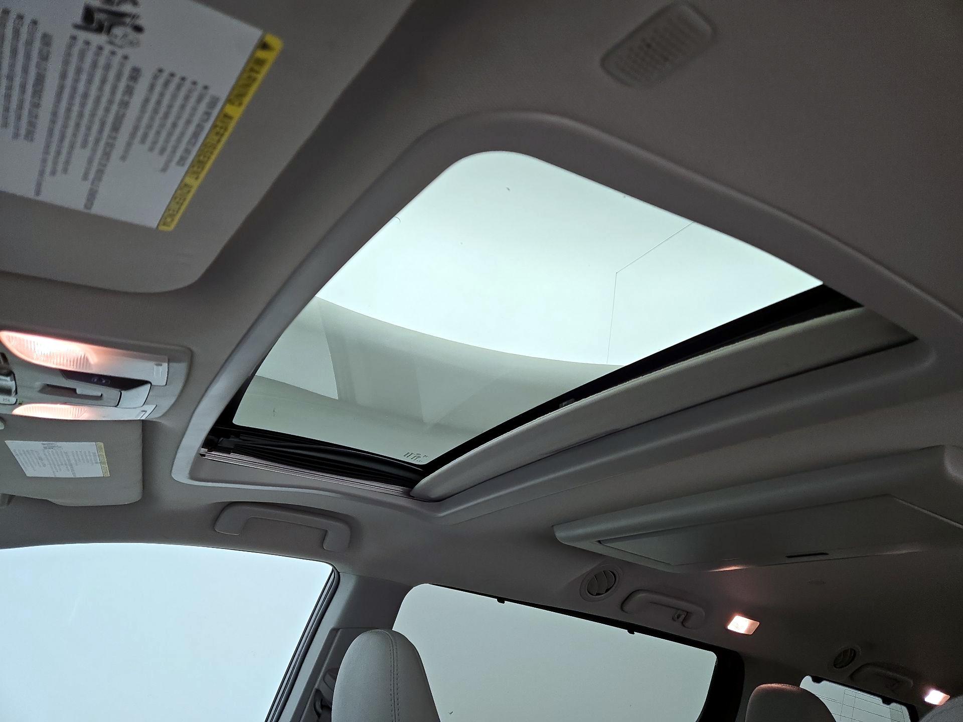 Thumbnail: 2020 Toyota Sienna - 20