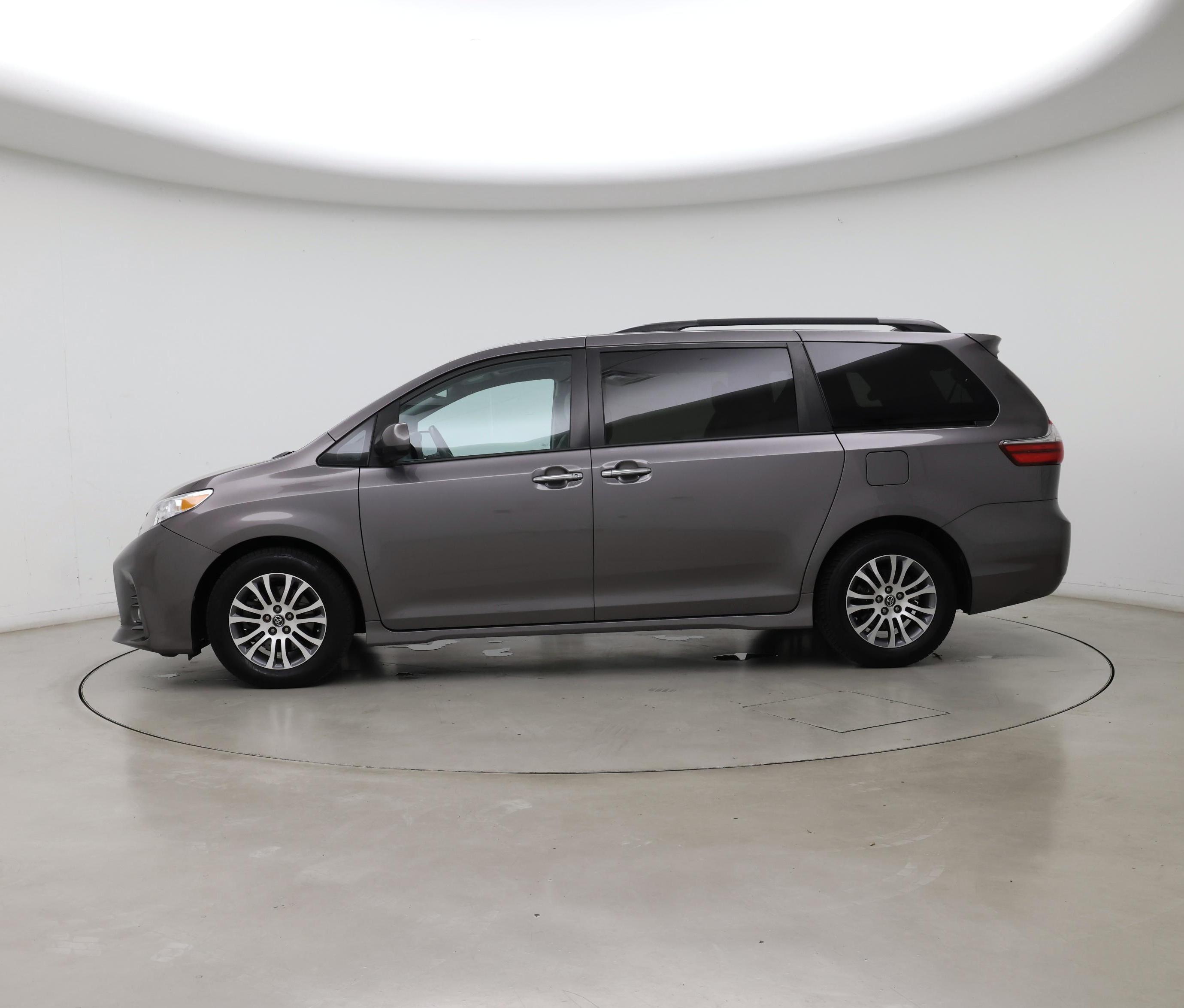 Thumbnail: 2020 Toyota Sienna - 3