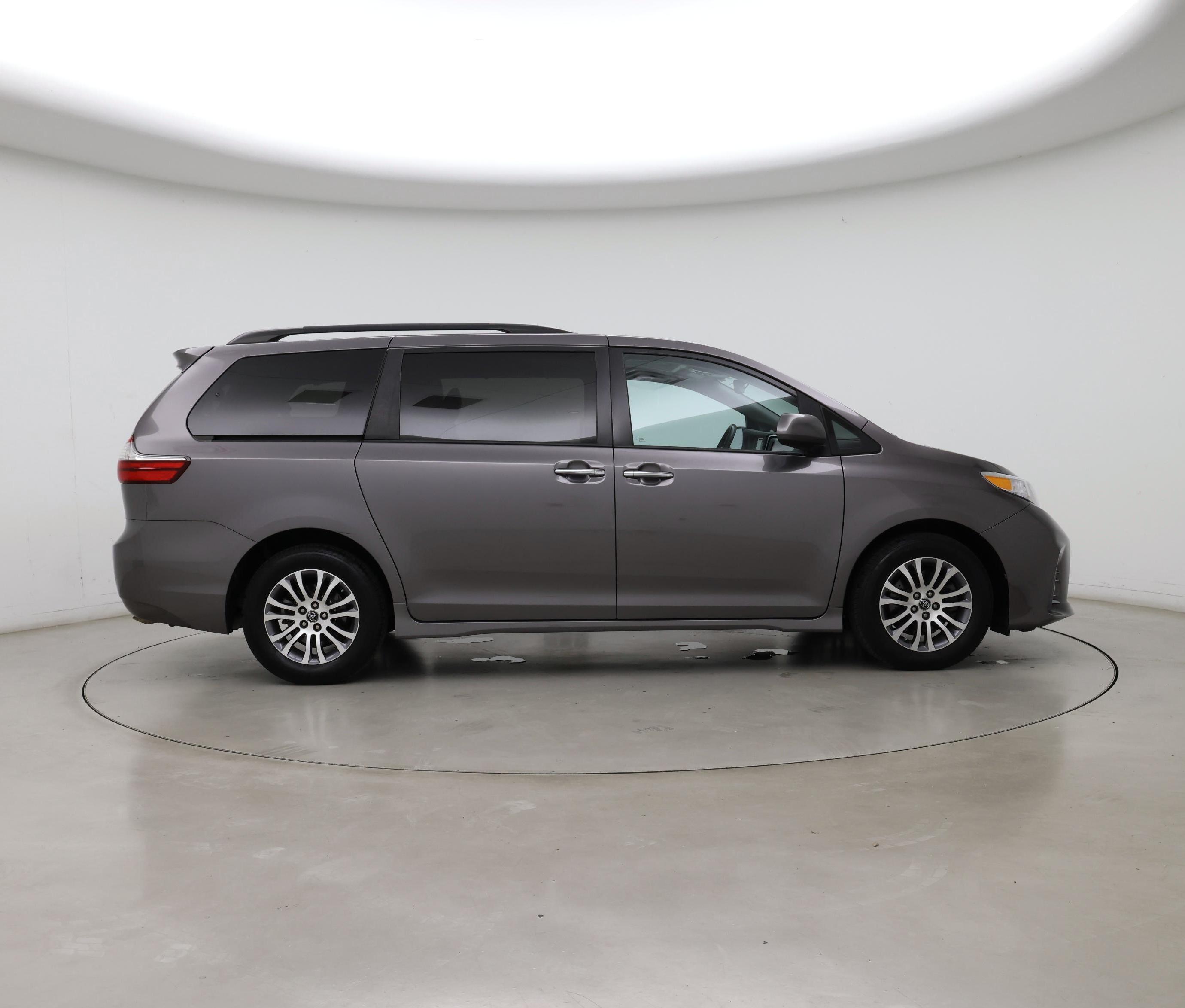 Thumbnail: 2020 Toyota Sienna - 7