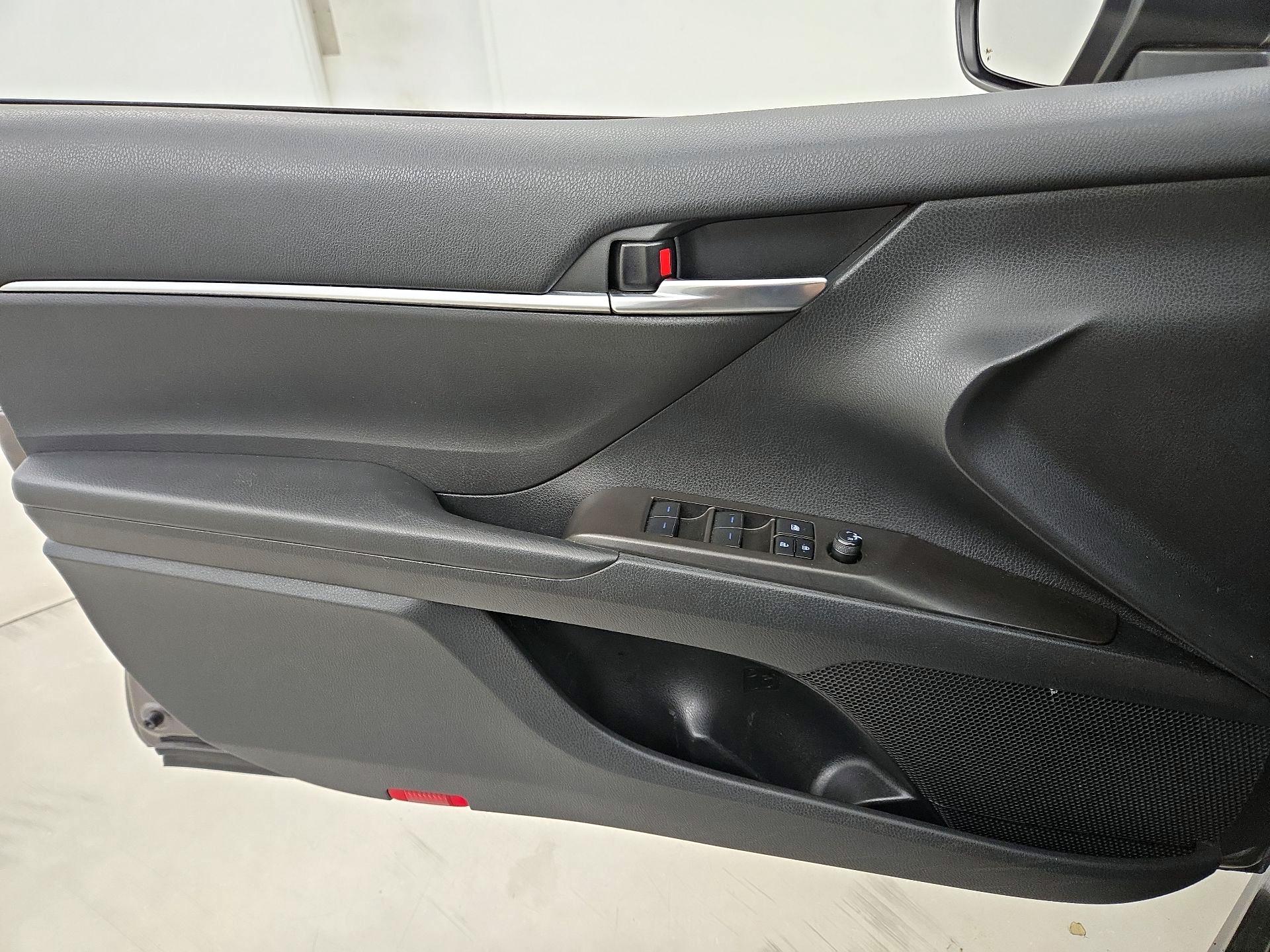 Thumbnail: 2022 Toyota Camry - 12