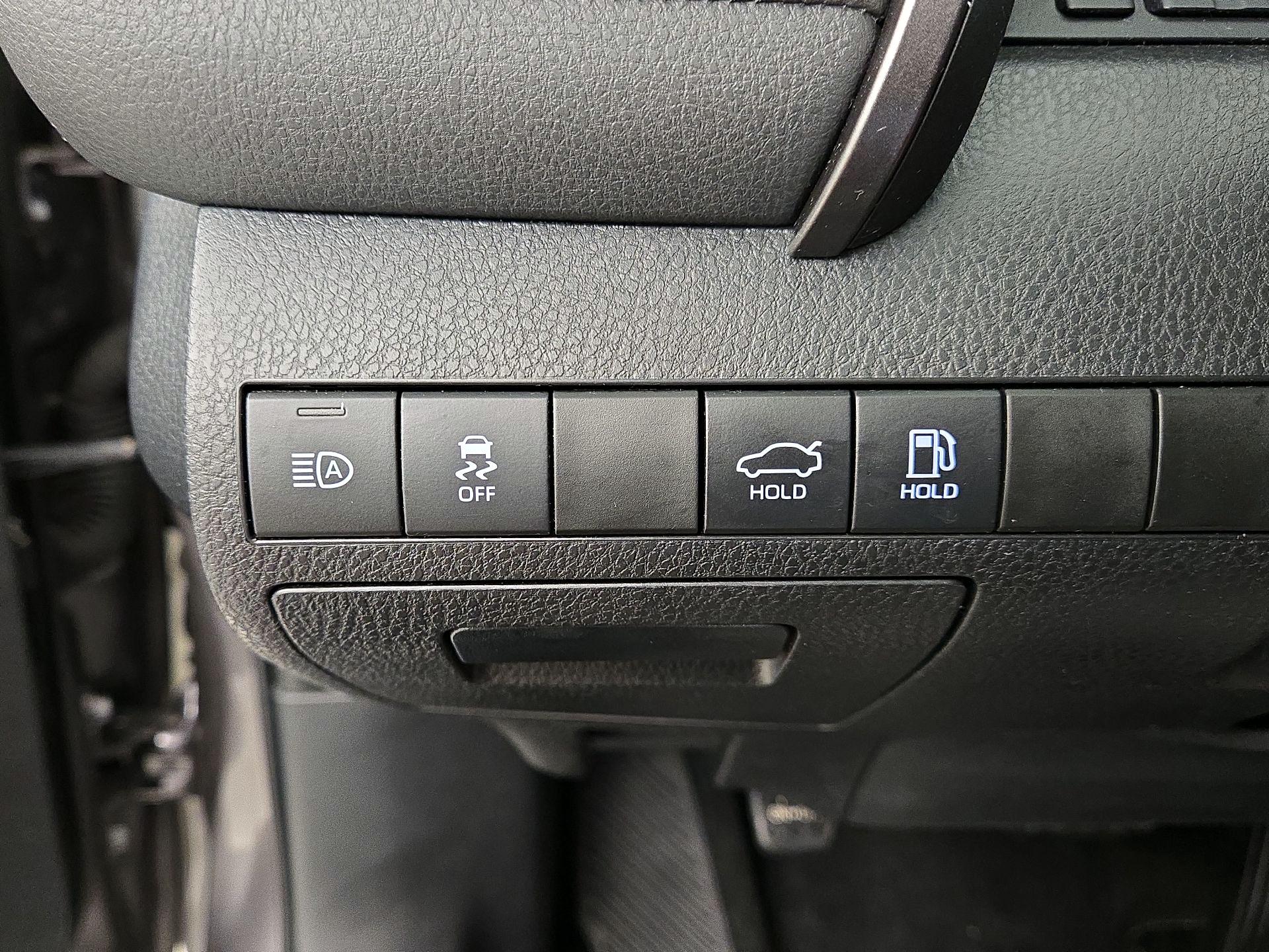 Thumbnail: 2022 Toyota Camry - 13