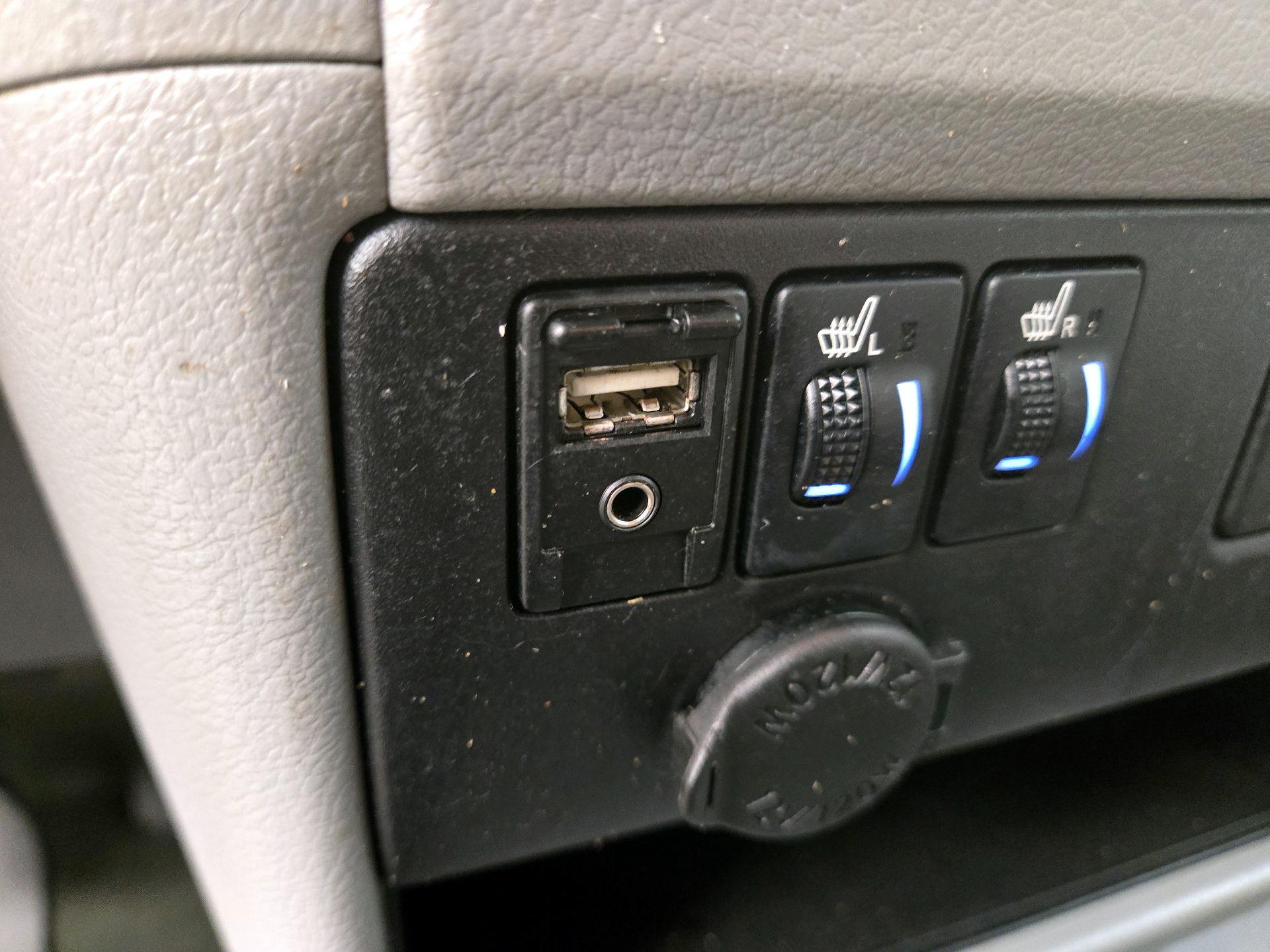 Thumbnail: 2017 Toyota Sienna - 18