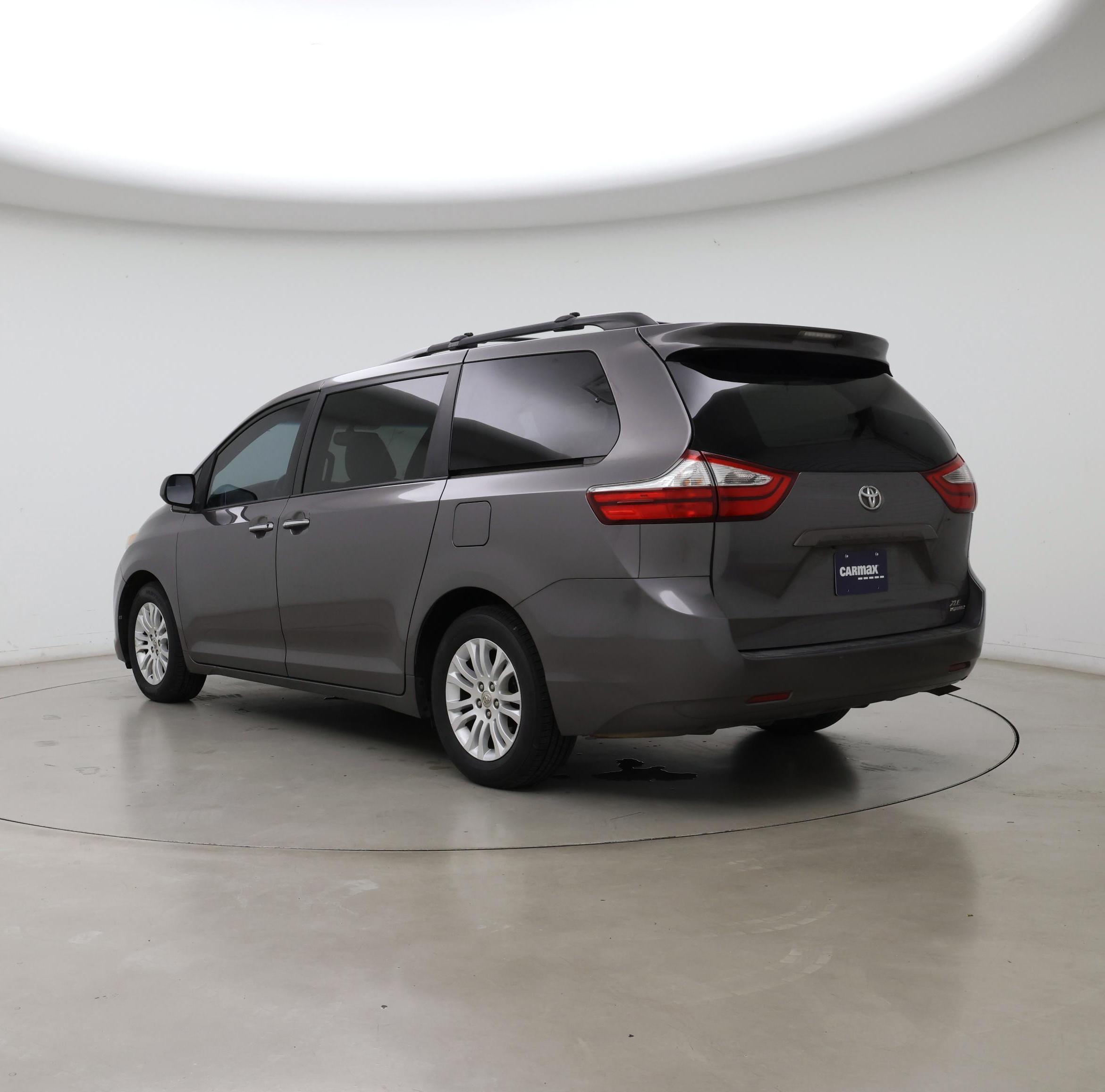 Thumbnail: 2017 Toyota Sienna - 2