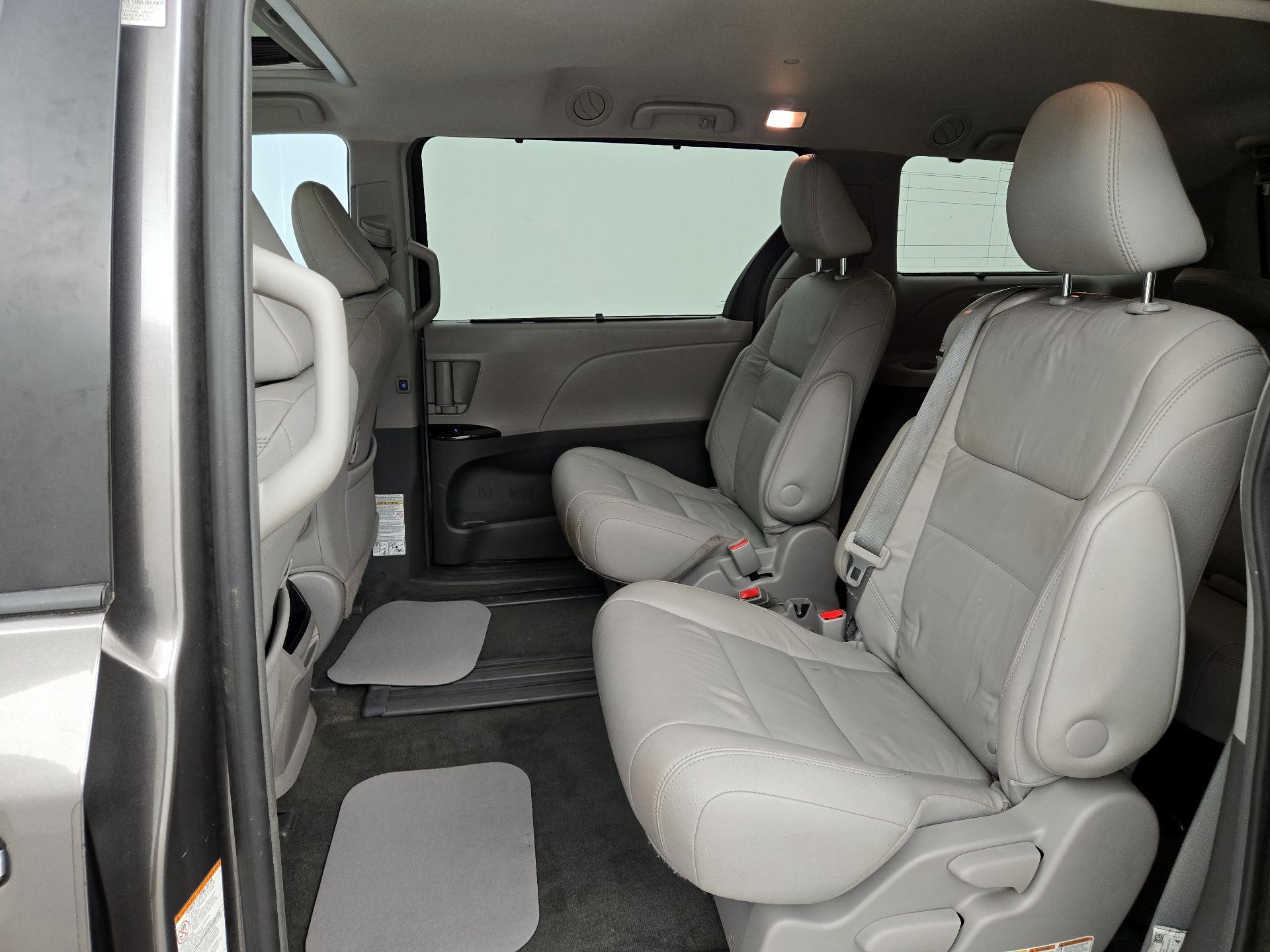 Thumbnail: 2017 Toyota Sienna - 20