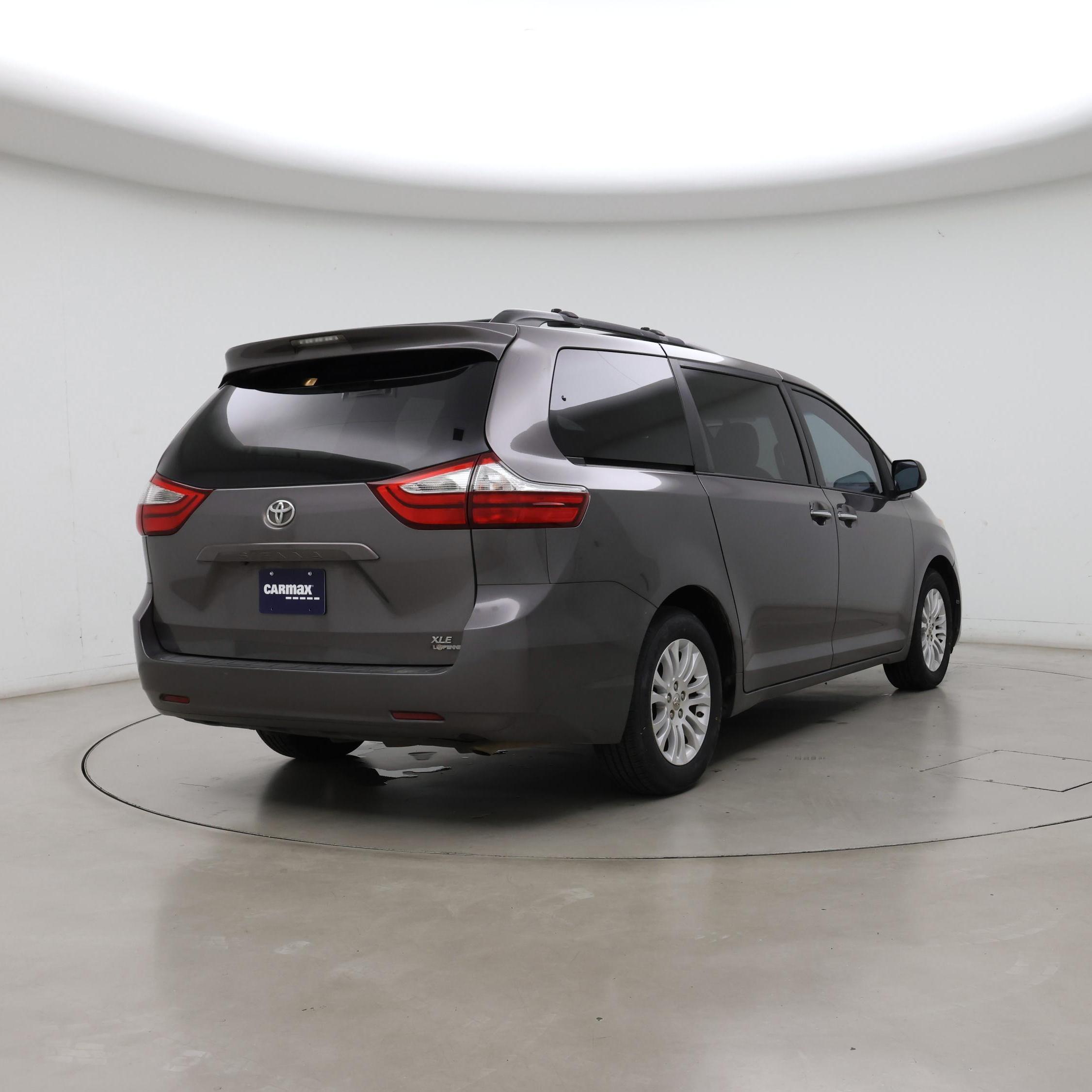 Thumbnail: 2017 Toyota Sienna - 8