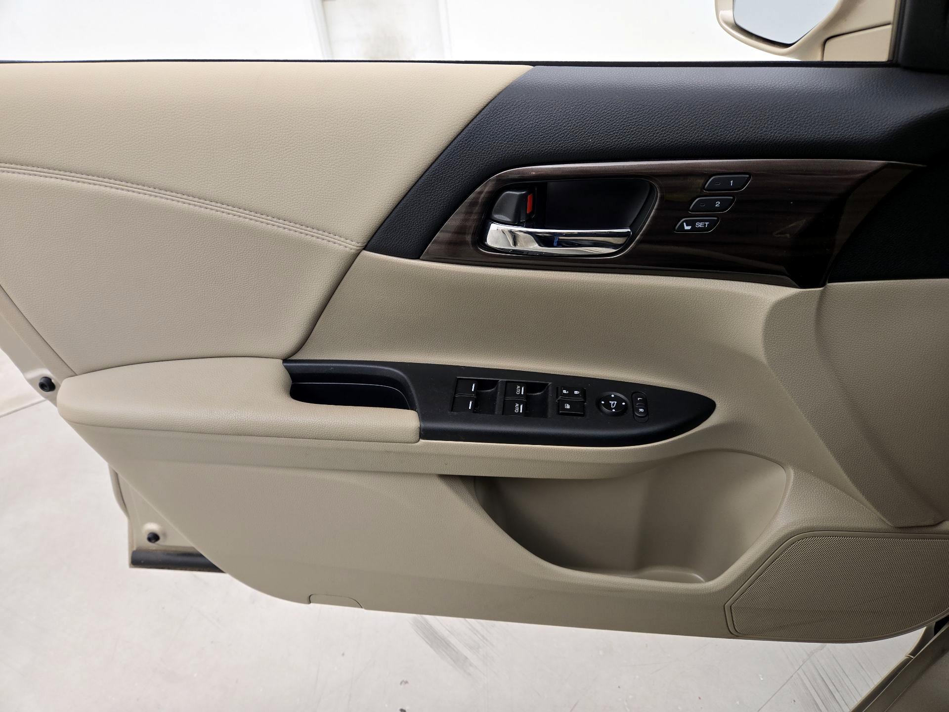 Thumbnail: 2017 Honda Accord - 12