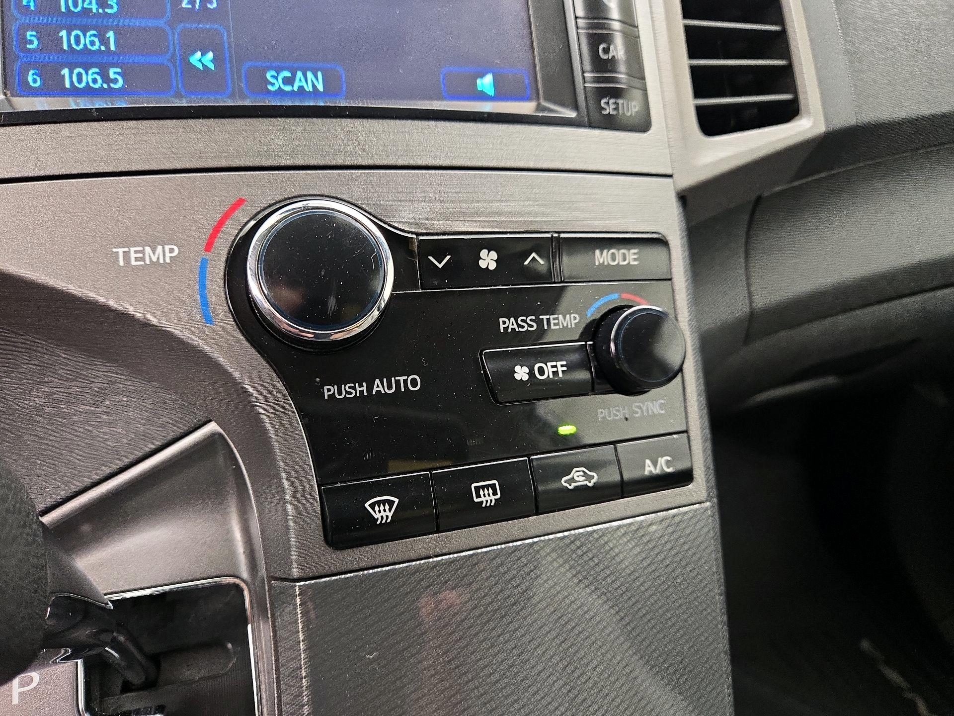 Thumbnail: 2014 Toyota Venza - 15