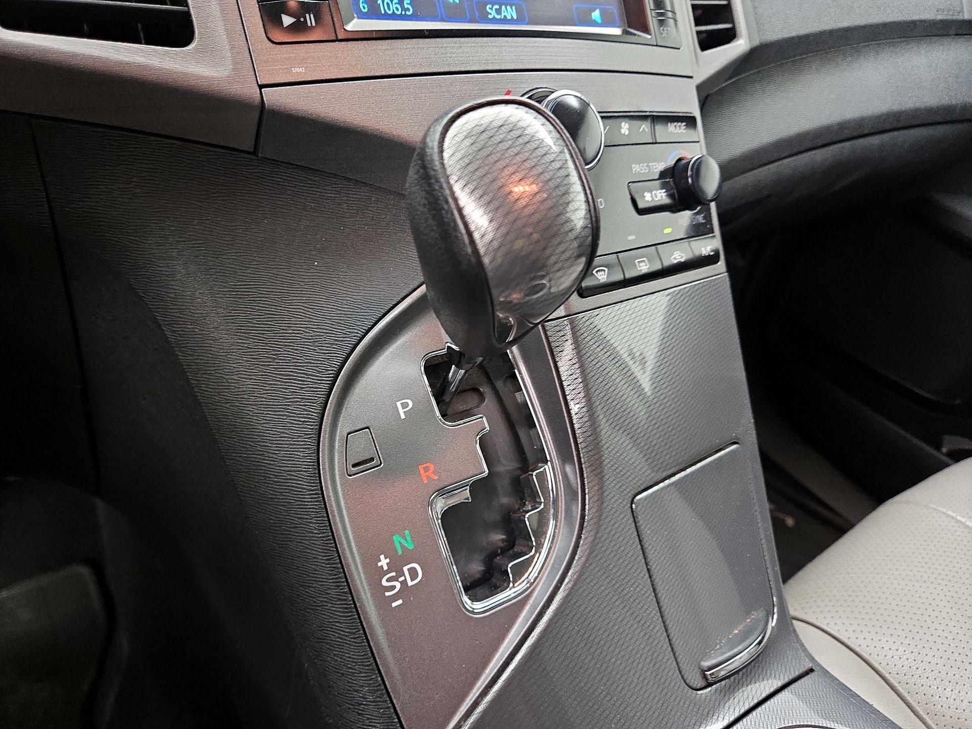 Thumbnail: 2014 Toyota Venza - 16