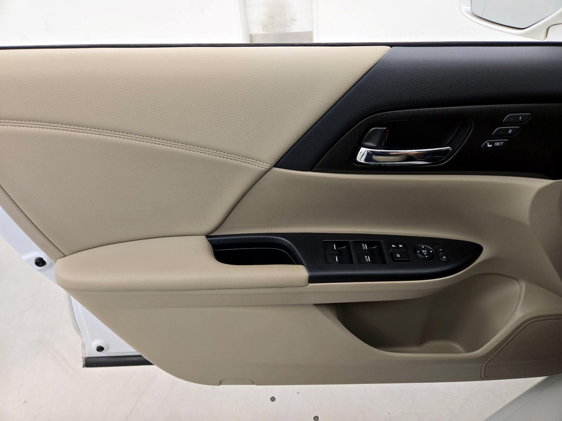 Thumbnail: 2015 Honda Accord - 12