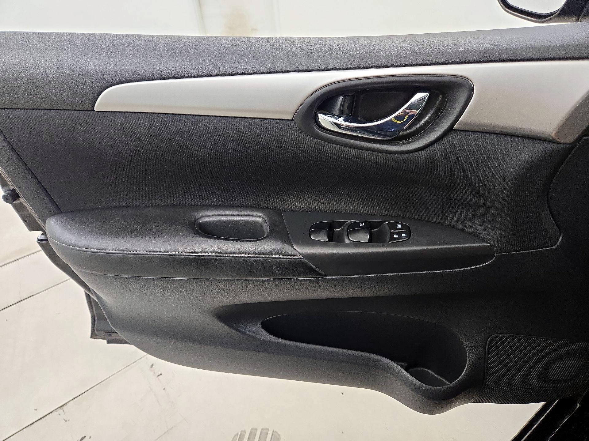 Thumbnail: 2017 Nissan Sentra - 12