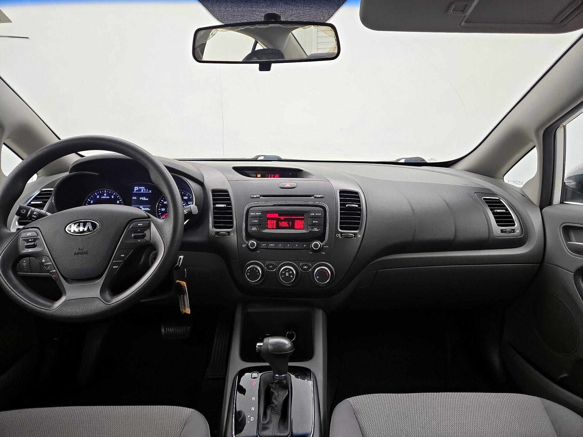 Thumbnail: 2017 Kia Forte - 9