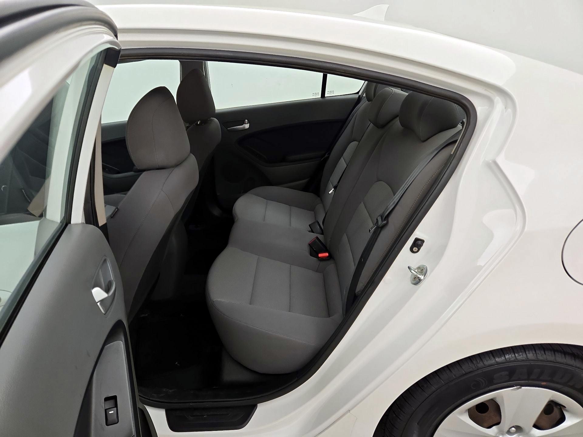 Thumbnail: 2017 Kia Forte - 18