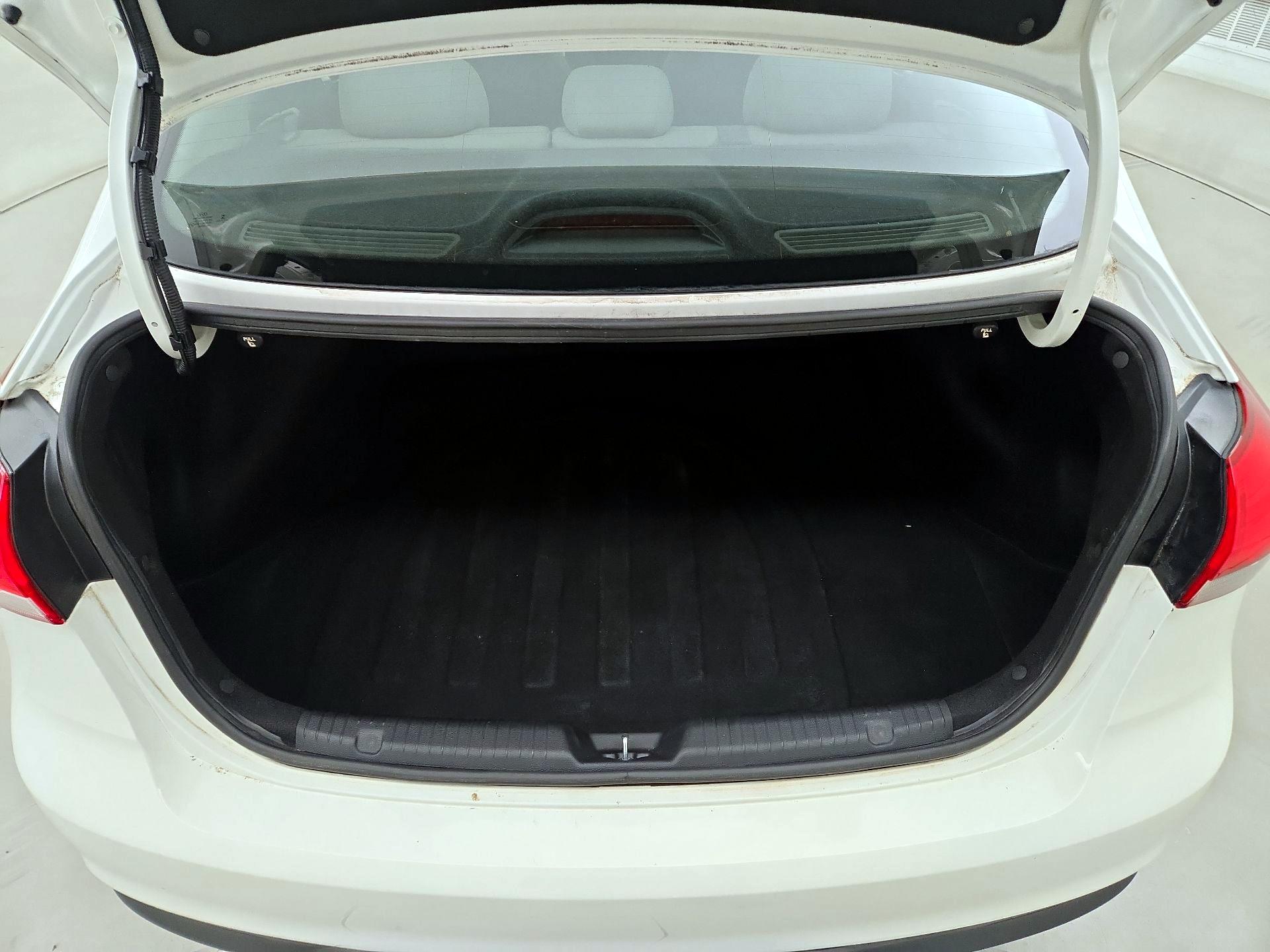 Thumbnail: 2017 Kia Forte - 19