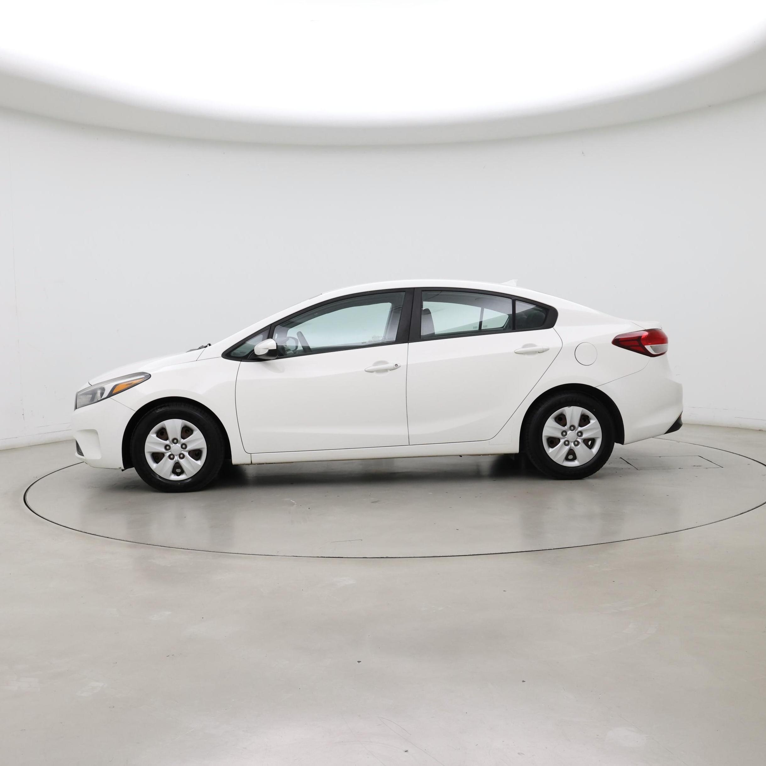 Thumbnail: 2017 Kia Forte - 3